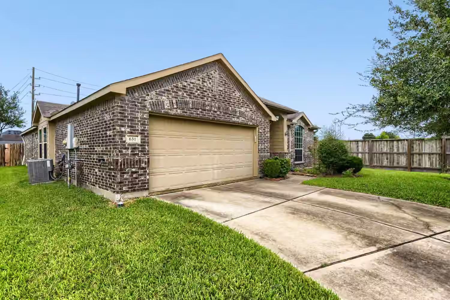 Photo 3 of 631 Honeysuckle Vine Drive, Rosenberg, TX