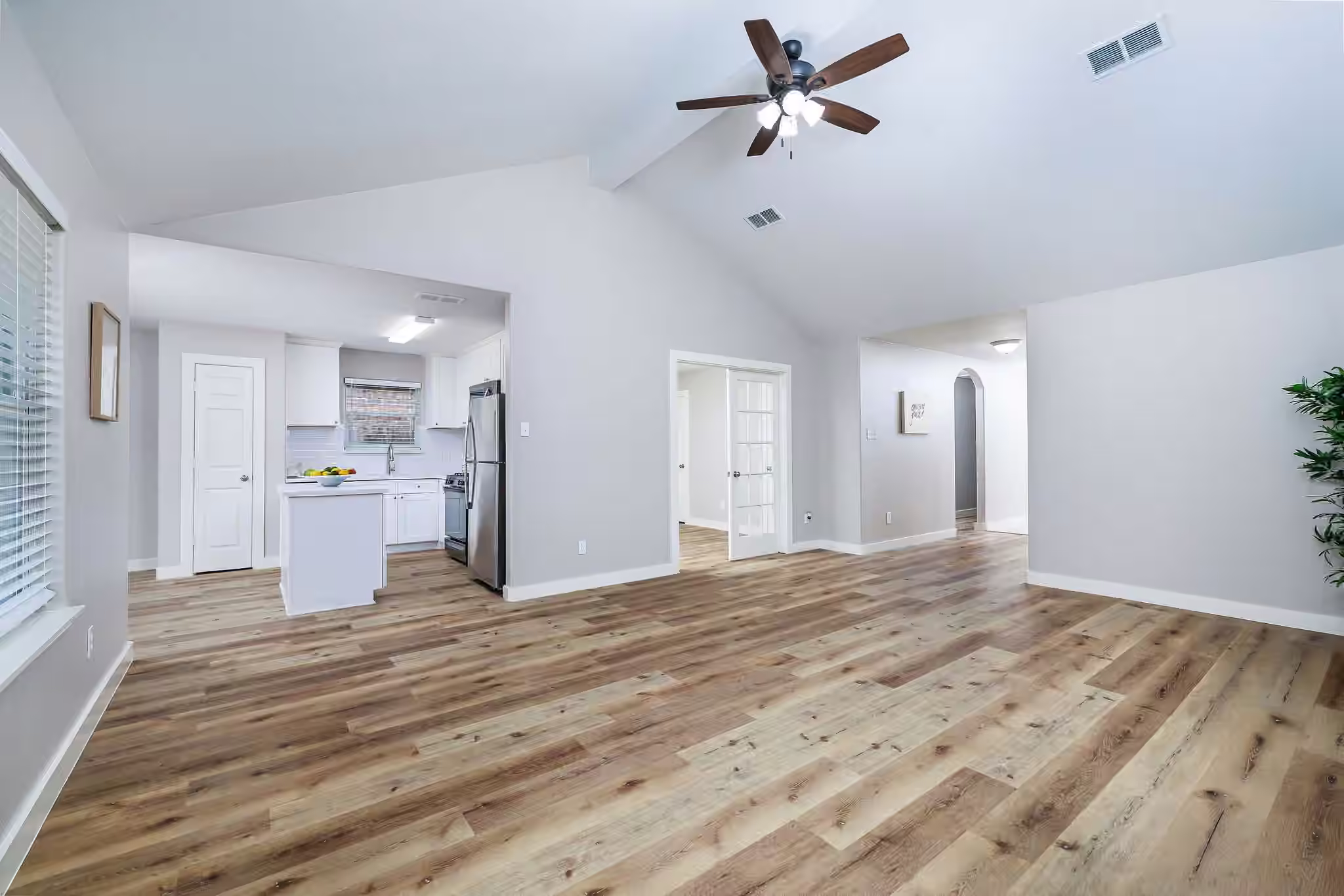 Photo 5 of 10232 Tate Court, Conroe, TX