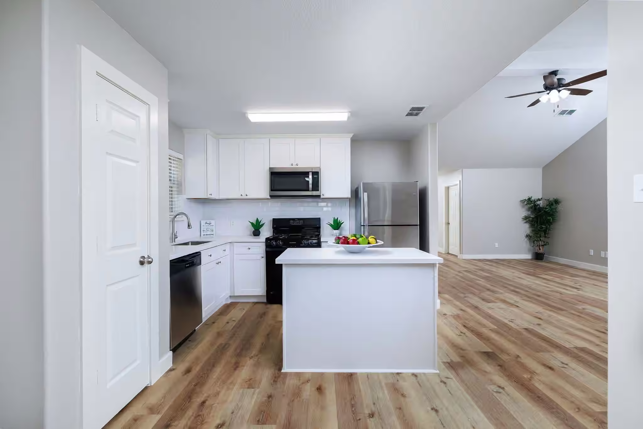 Photo 6 of 10232 Tate Court, Conroe, TX