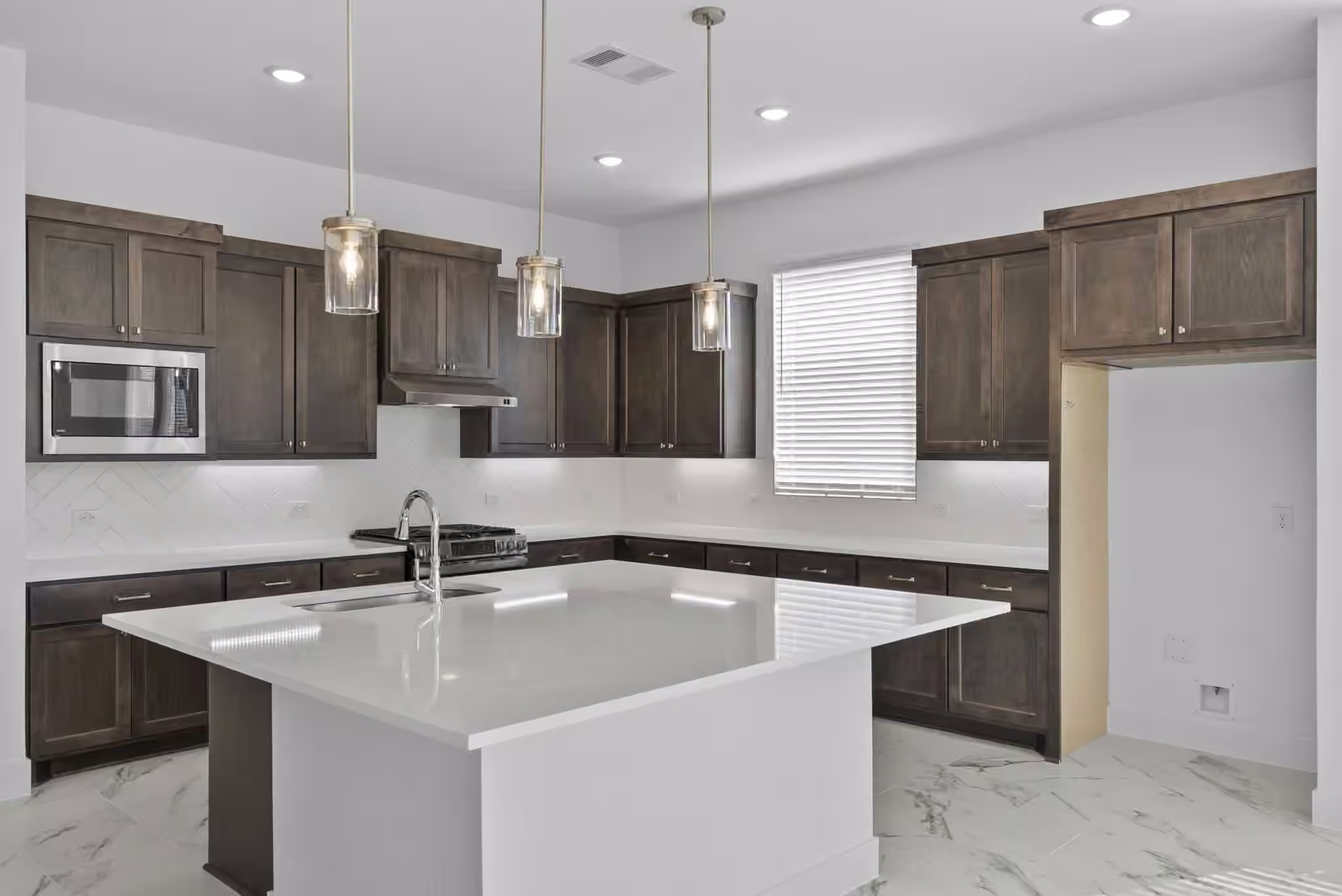 Photo 4 of 11919 Canal View Boulevard, Mont Belvieu, TX