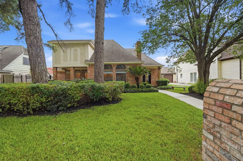 Photo 2 of 8310 Mentmore Drive, Spring, TX