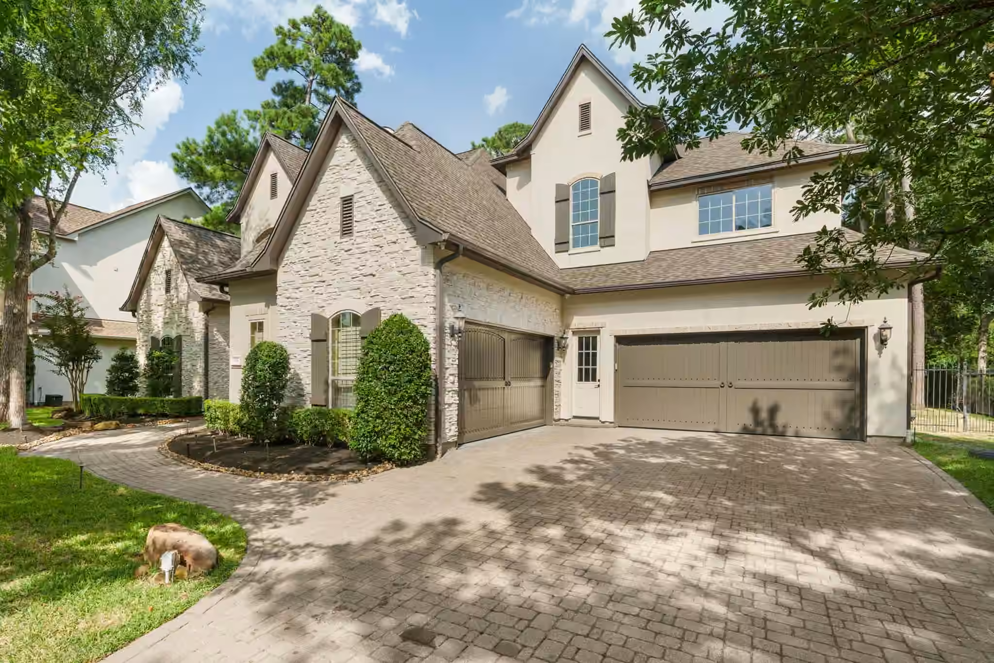 Photo 2 of 98 W Ambassador Bend, The Woodlands, TX