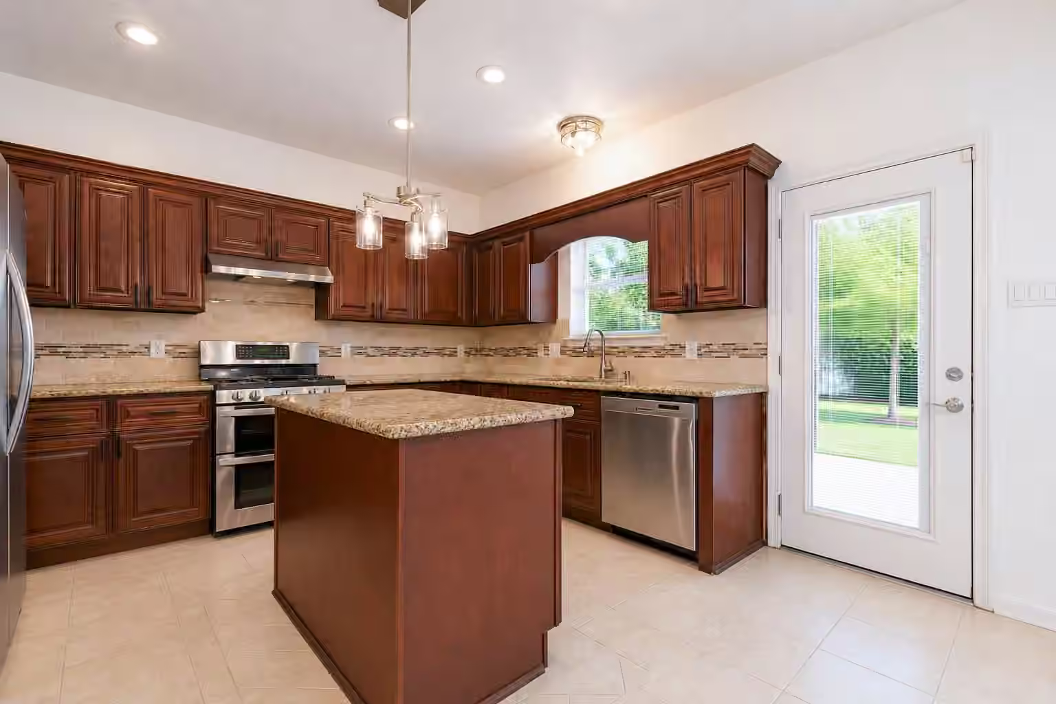 Photo 7 of 1802 Oak Lodge Drive, Pearland, TX