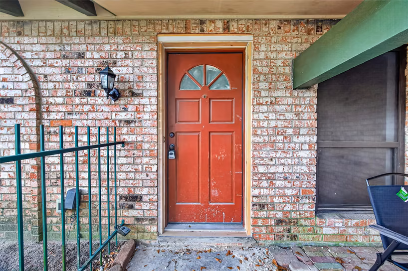Photo 3 of 215 Crest Hill Drive, Conroe, TX