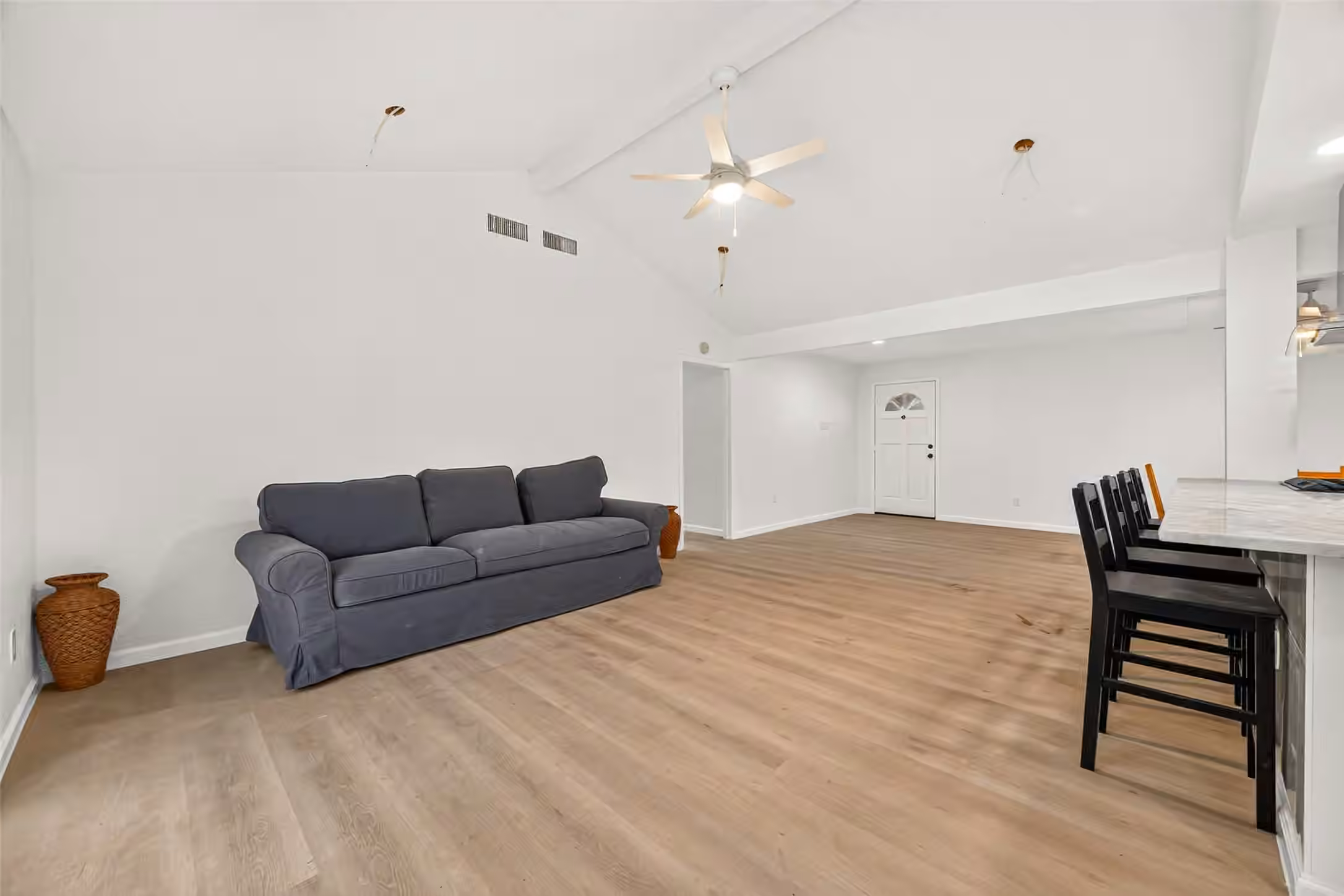 Photo 7 of 215 Crest Hill Drive, Conroe, TX