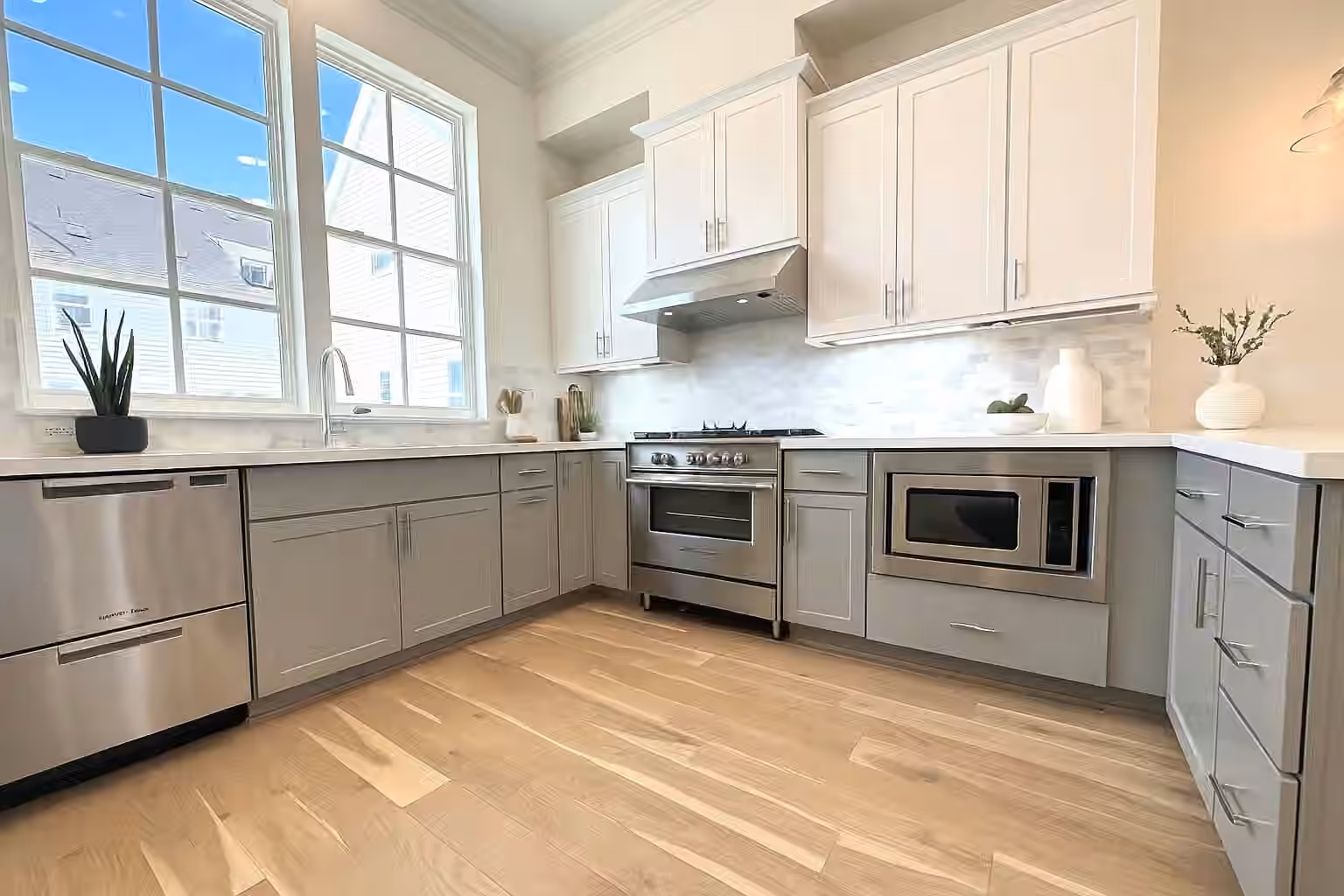 Photo 3 of 741 Bringhurst Street, Houston, TX