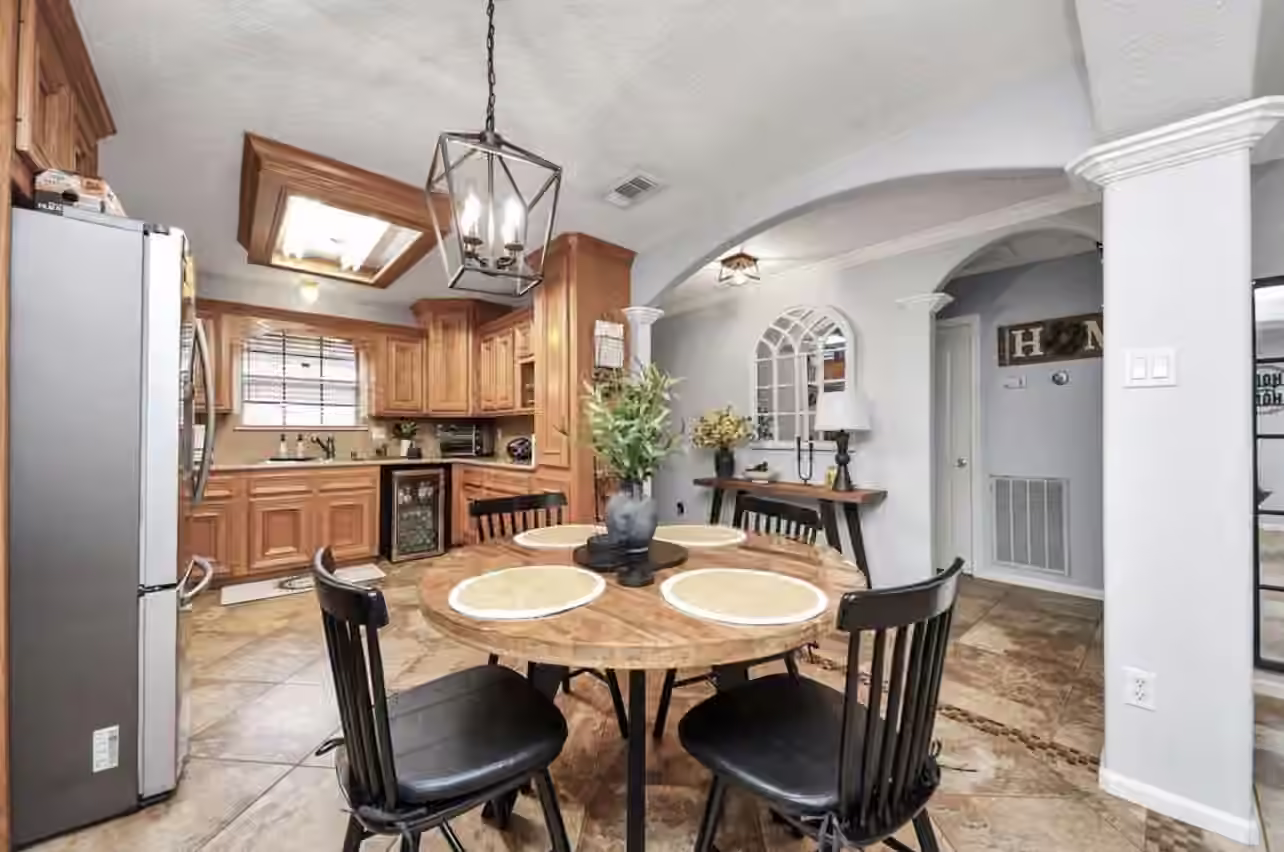Photo 6 of 702 Ruth Street, Baytown, TX