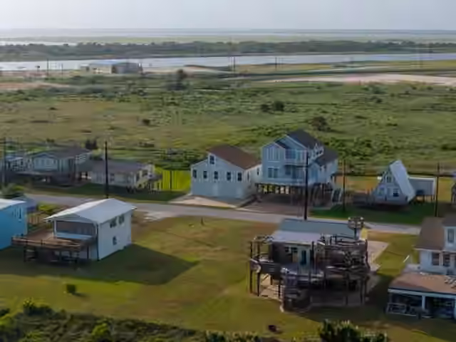 Photo 4 of 207 Beachfront Drive, Matagorda, TX