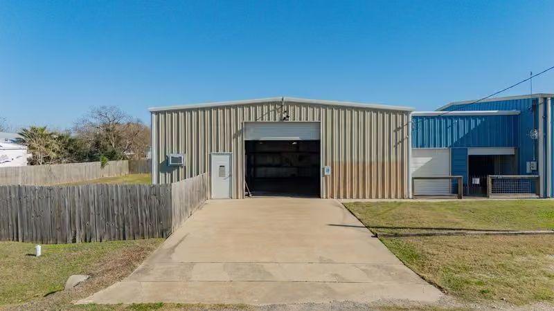Photo 4 of 341 5th Street, Dickinson, TX