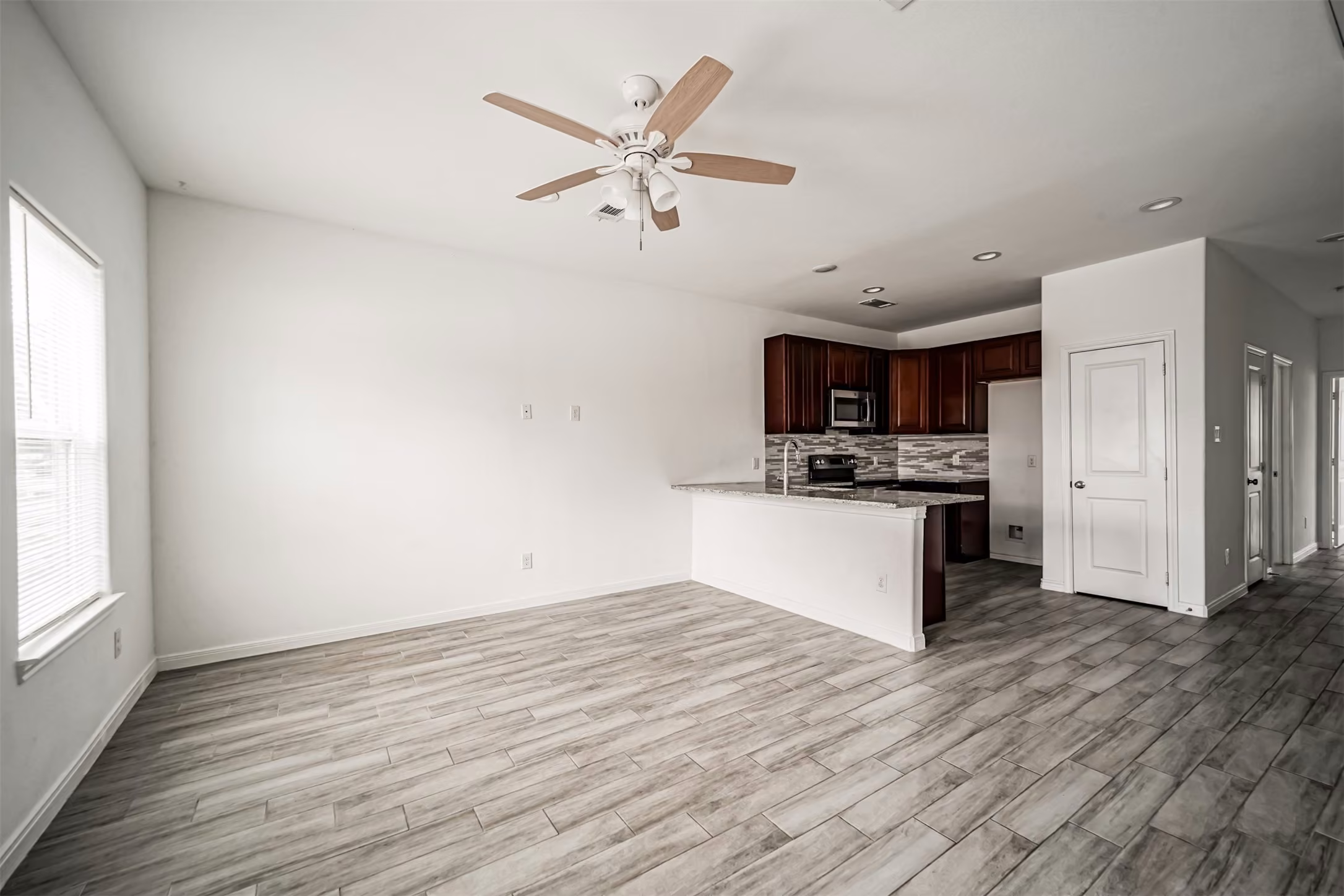 Photo 6 of 16888 Kempwood, Montgomery, TX