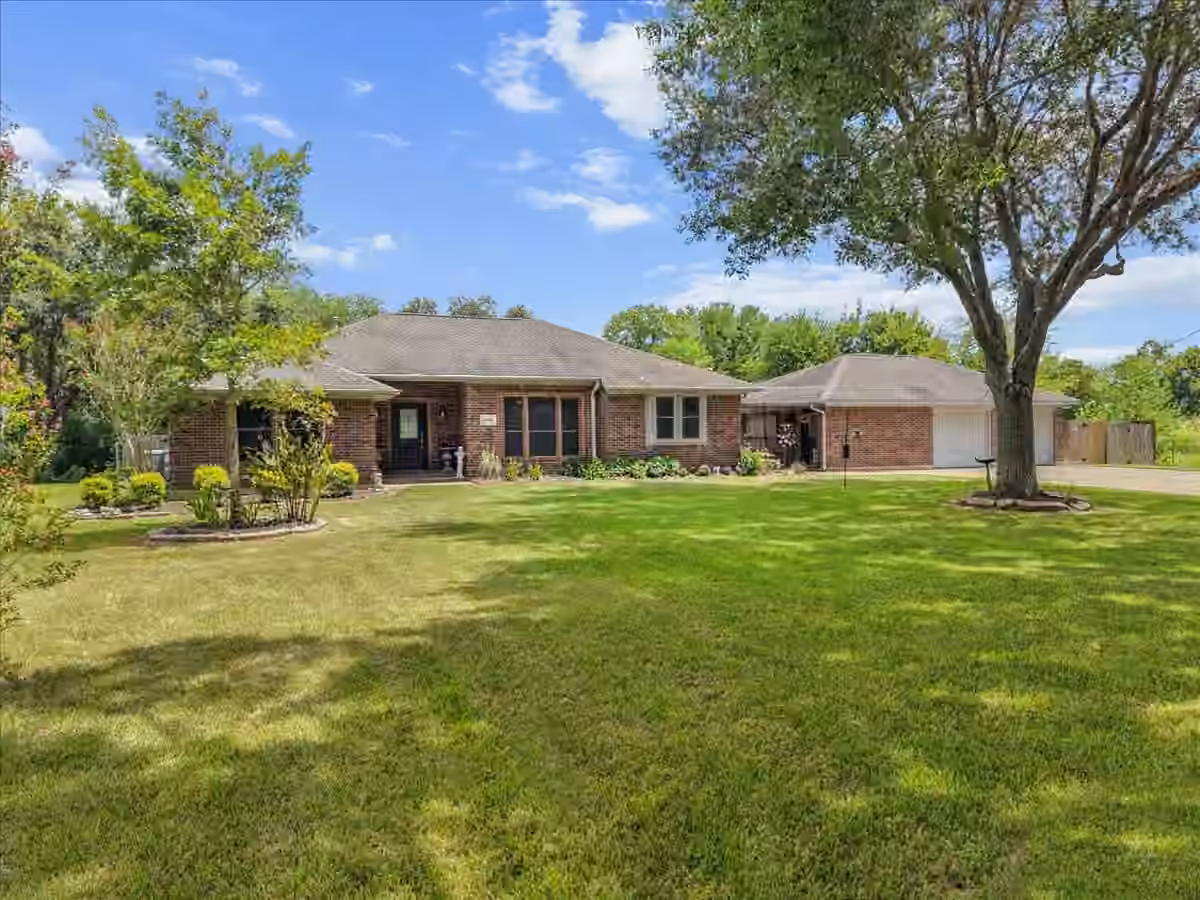 Photo 3 of 5255 Beaver Road, Santa Fe, TX