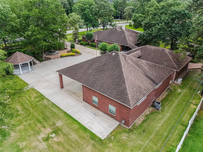 Photo 2 of 700 Carriage Hills Boulevard, Conroe, TX
