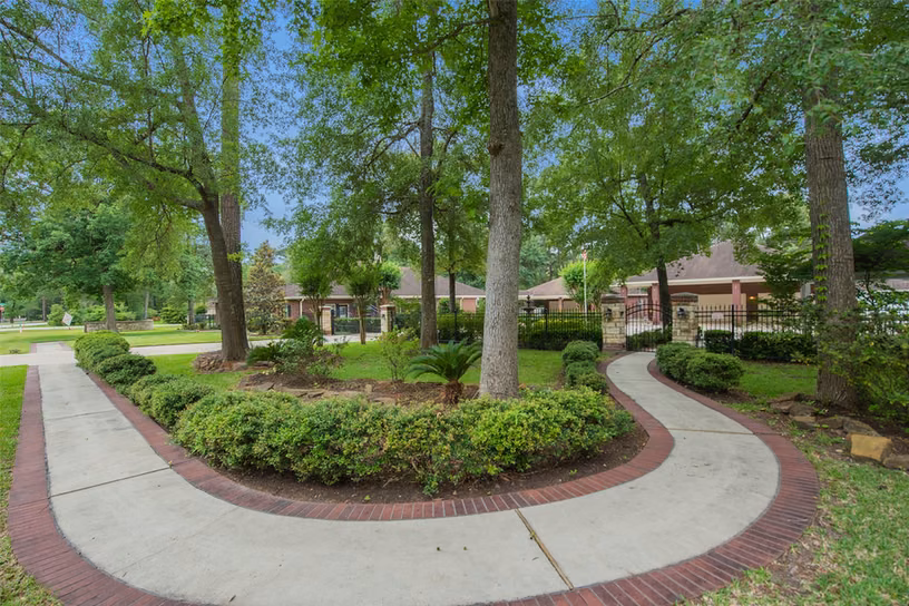 Photo 4 of 700 Carriage Hills Boulevard, Conroe, TX