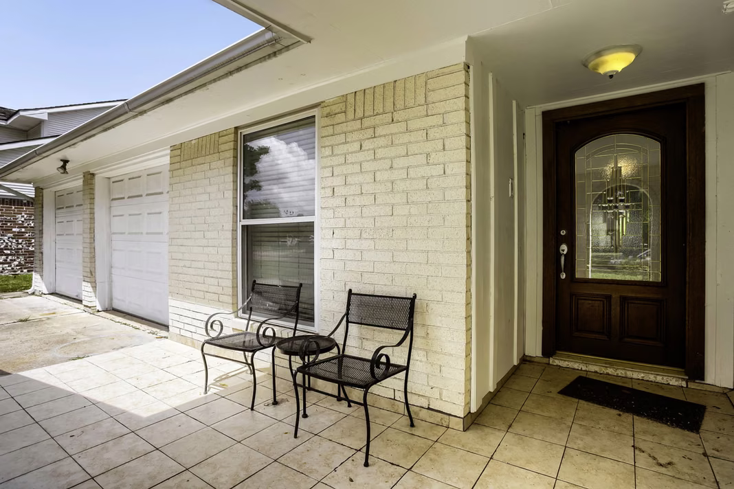 Photo 3 of 9610 S Hanworth Drive, Houston, TX