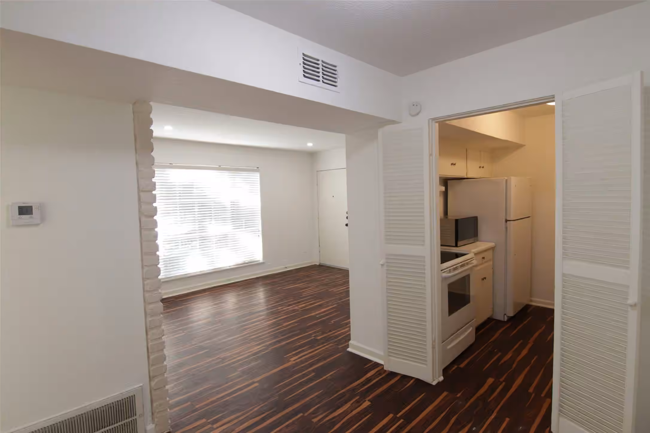 Photo 7 of 2101 Fountain View Drive 35, Houston, TX