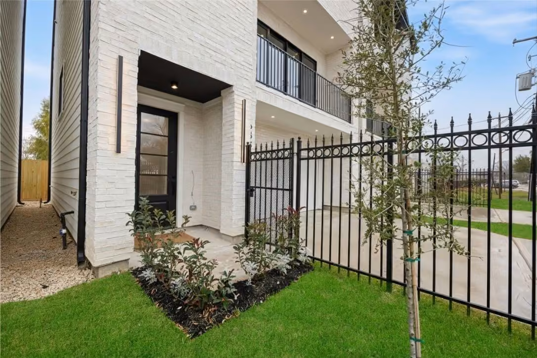 Photo 5 of 6328 Sidney Street, Houston, TX