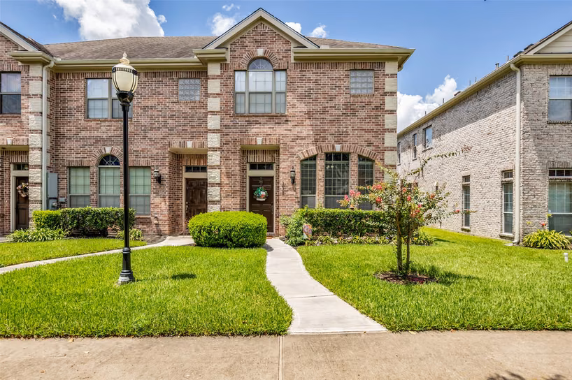 Photo 2 of 2719 Windy Thicket Lane, Houston, TX
