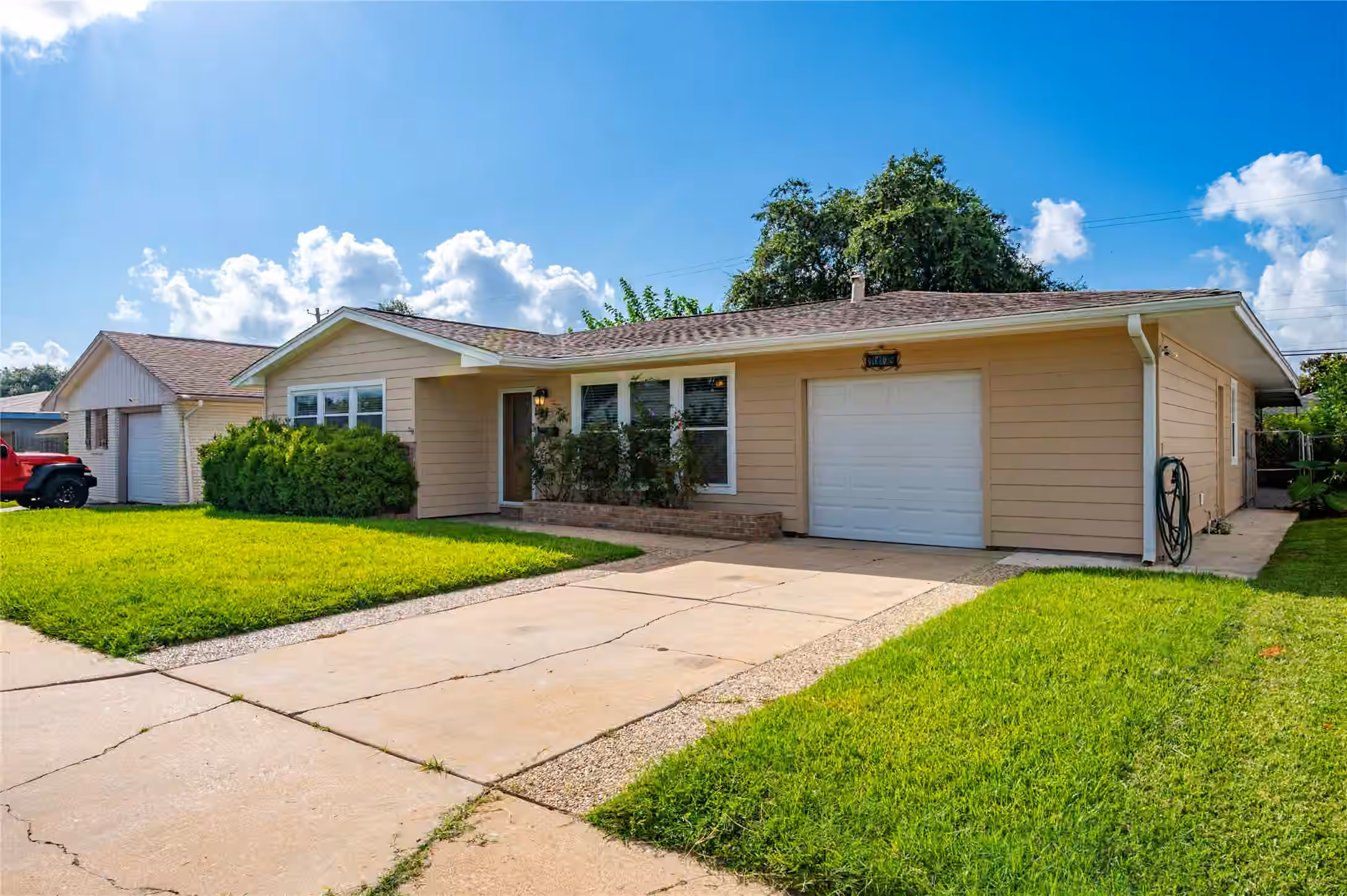 Photo 3 of 7109 Poplar Drive, Galveston, TX