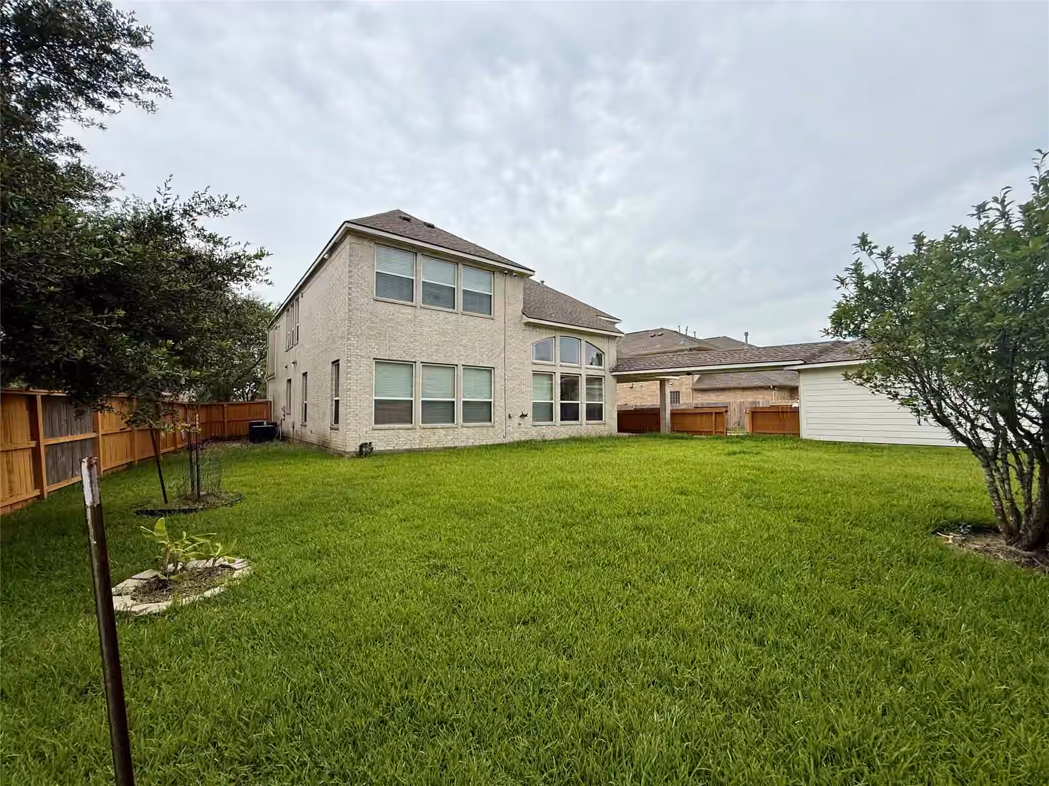 Photo 2 of 12501 PEPPERCREEK LN, Pearland, TX