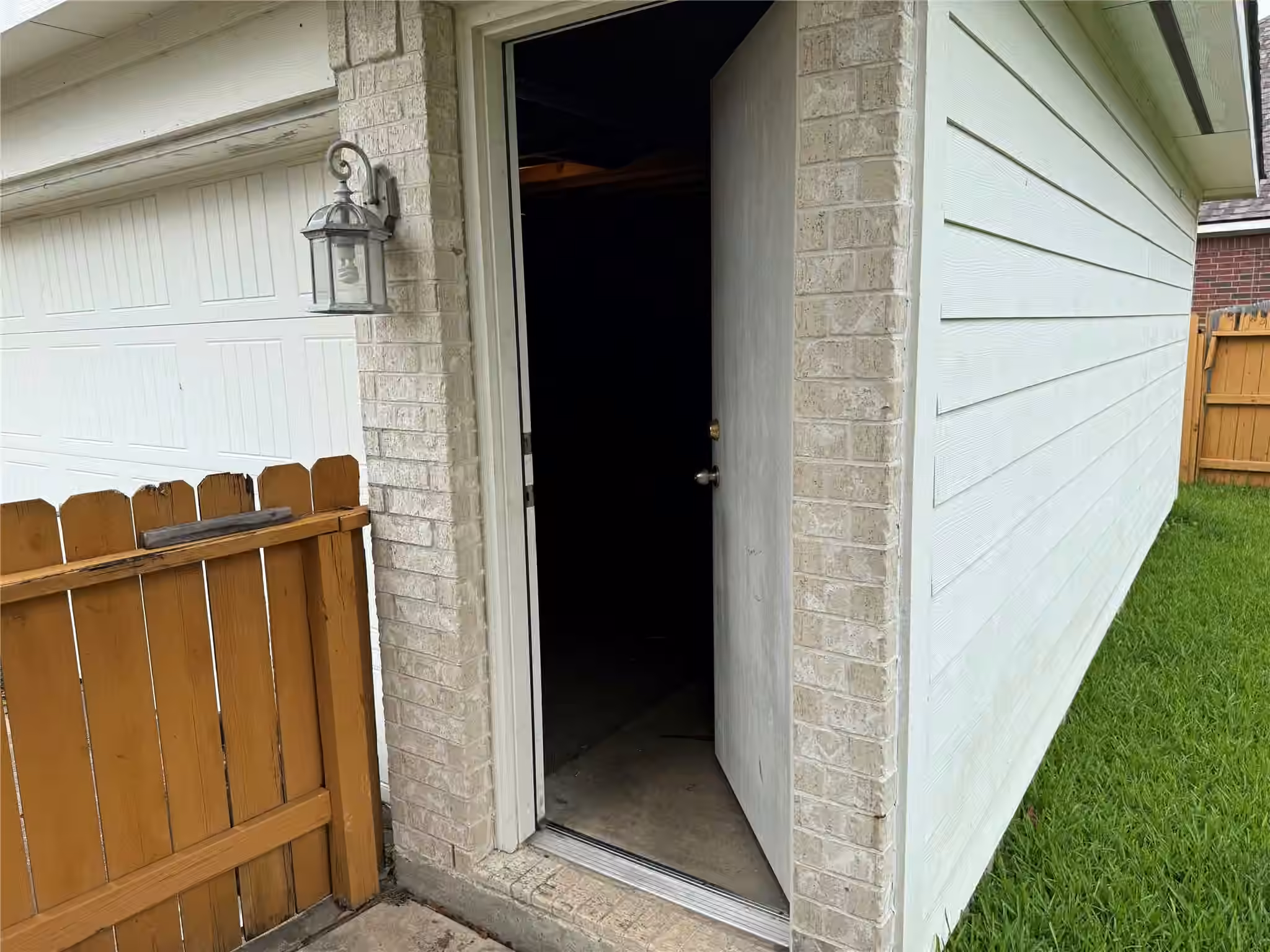 Photo 5 of 12501 PEPPERCREEK LN, Pearland, TX
