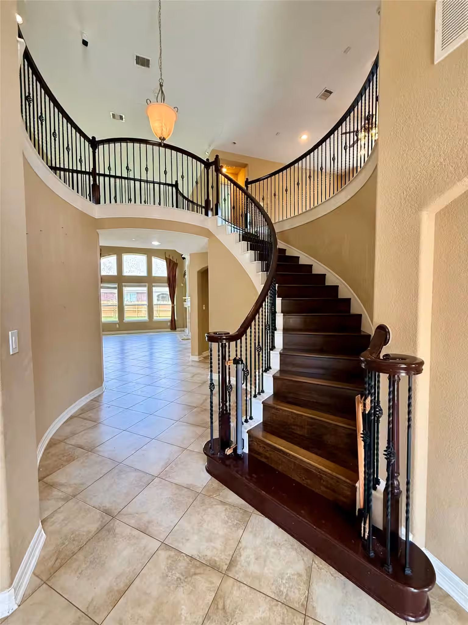 Photo 7 of 12501 PEPPERCREEK LN, Pearland, TX
