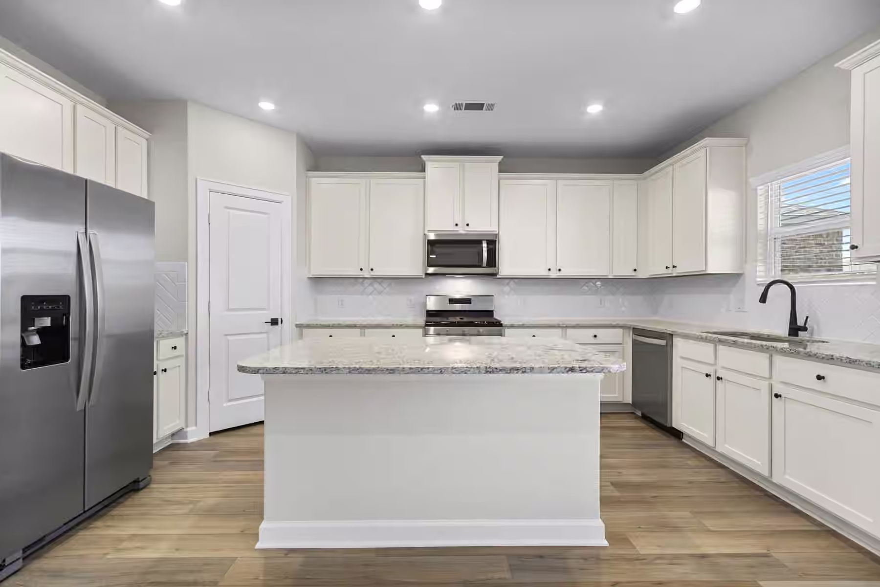 Photo 7 of 10807 Hickory Lane, Beasley, TX
