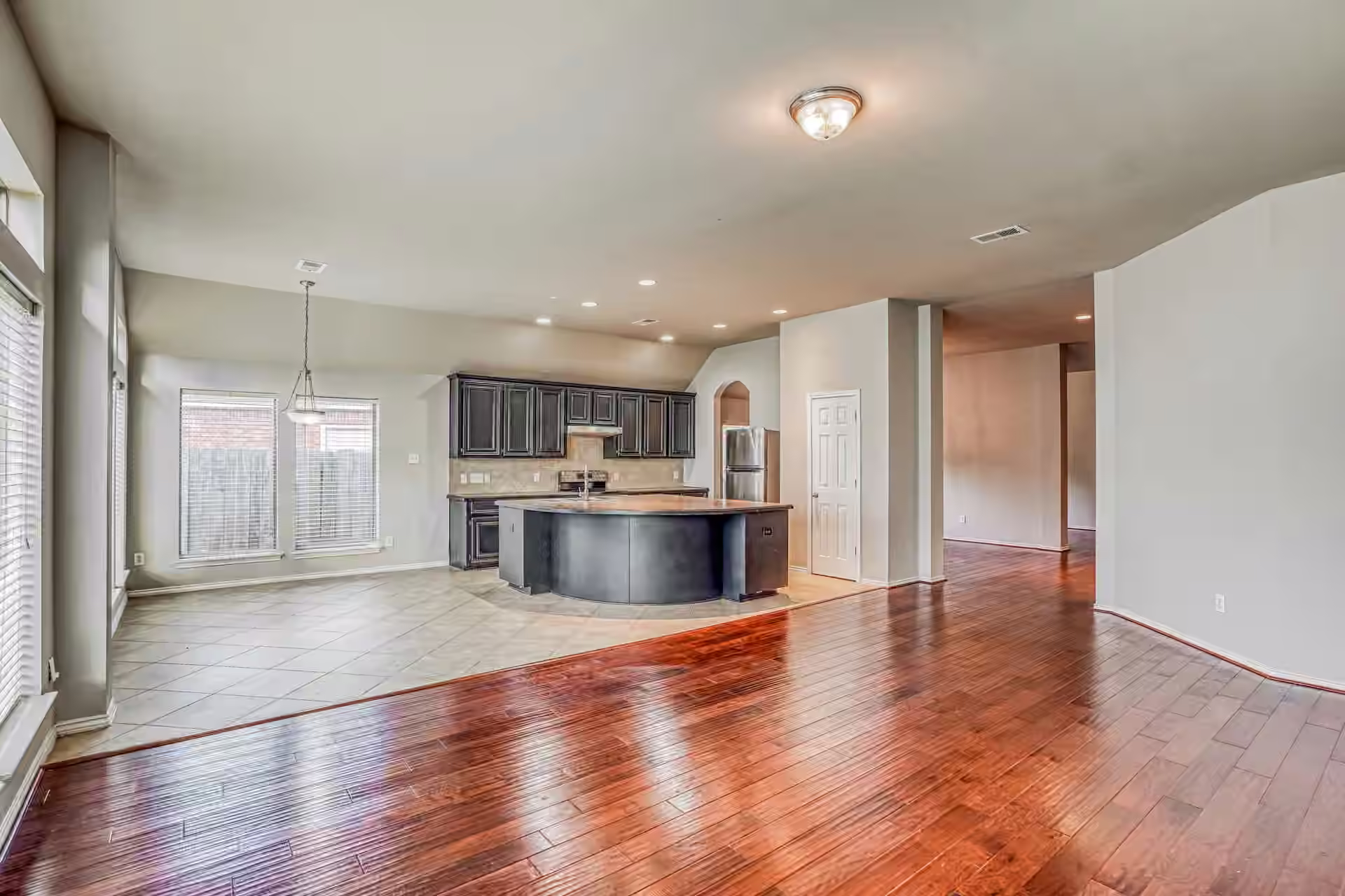 Photo 3 of 606 Red Oak Canyon Lane, La Marque, TX