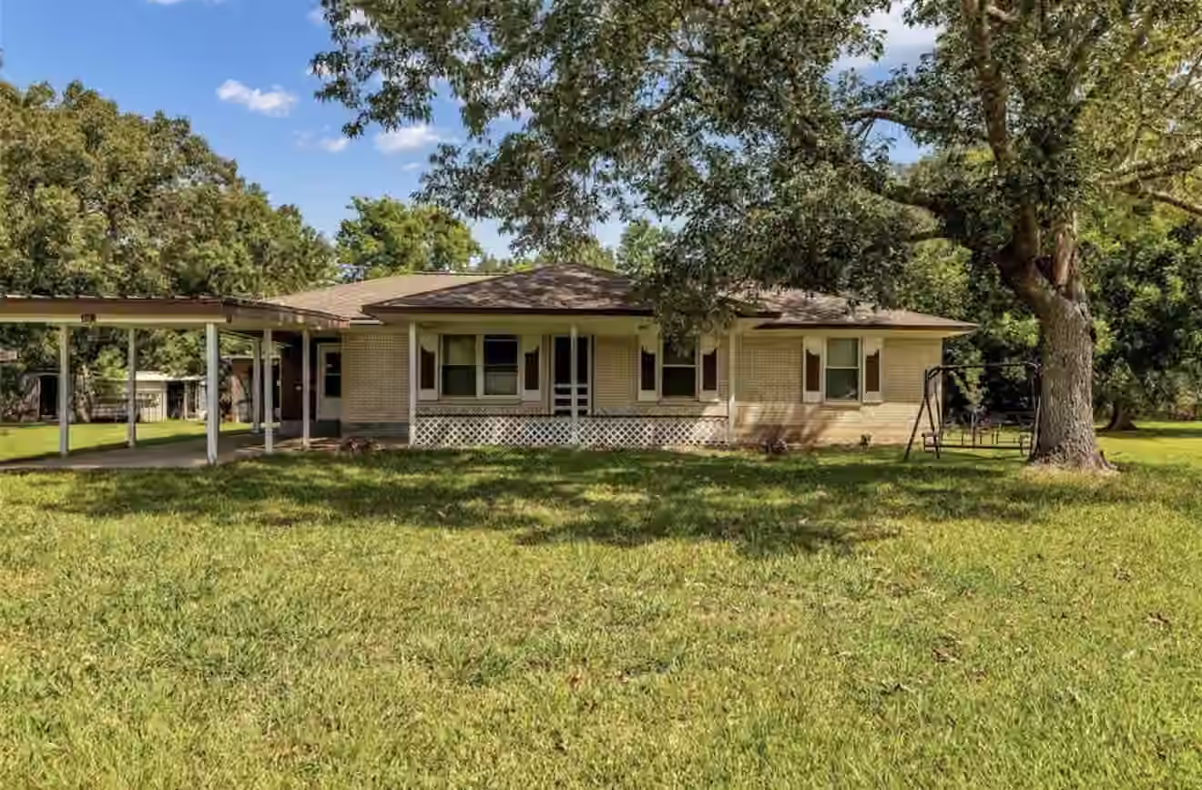 Photo of 302 Channelview Drive, Anahuac, TX