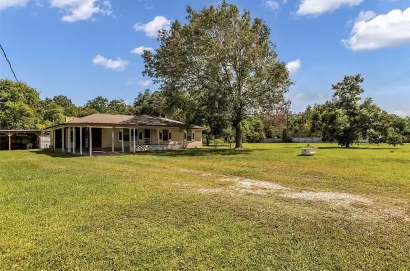 Photo 3 of 302 Channelview Drive, Anahuac, TX