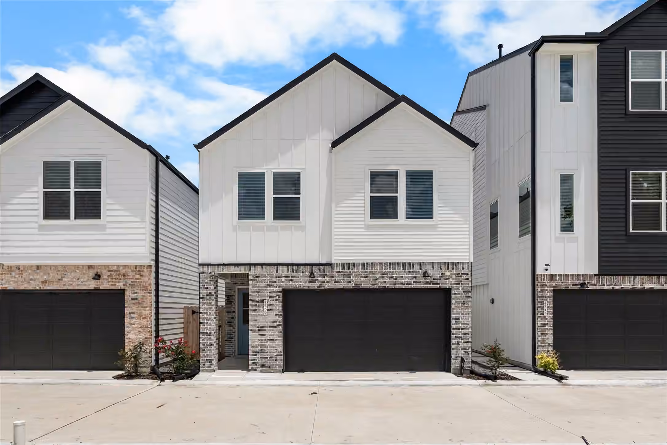 Photo 2 of 4746 Martin Hill Street, Houston, TX
