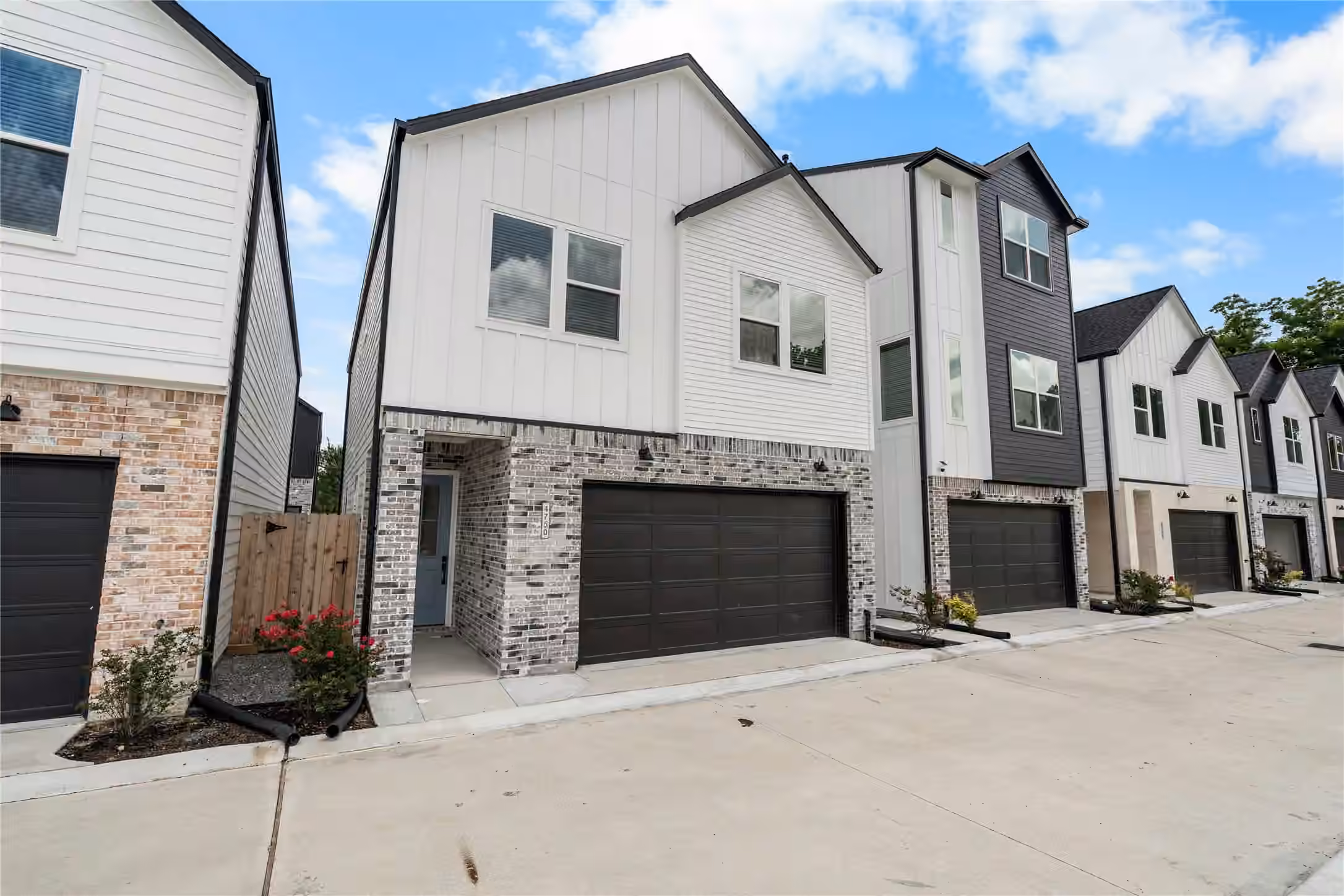 Photo 3 of 4746 Martin Hill Street, Houston, TX