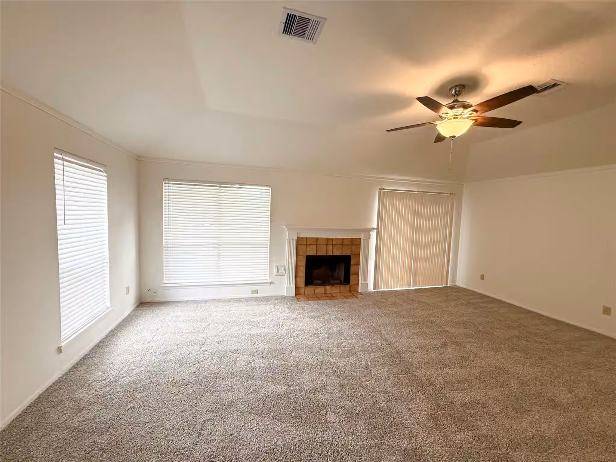 Photo 4 of 16723 Summer Dawn Lane, Houston, TX