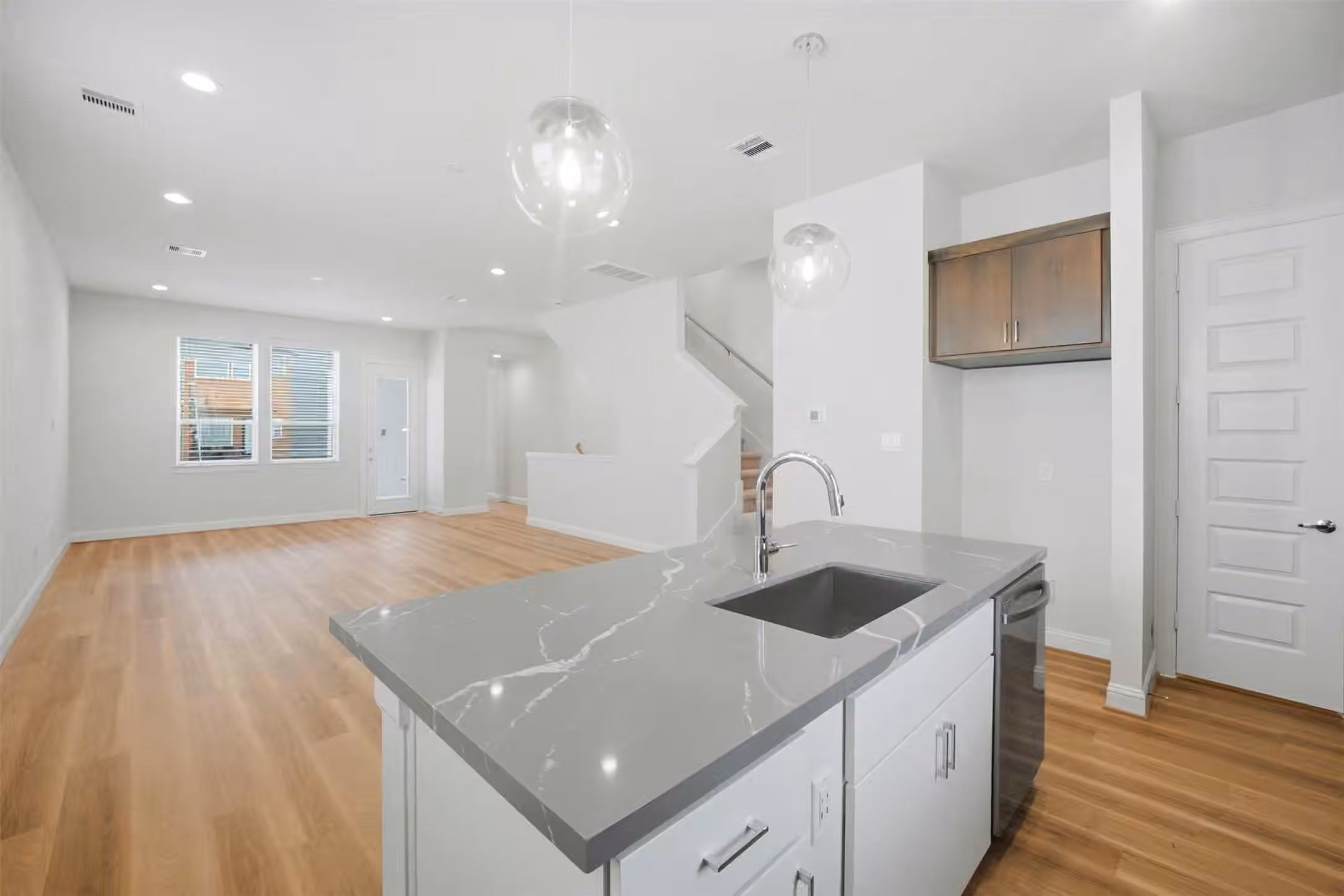 Photo 6 of 1811 Mills Street, Houston, TX