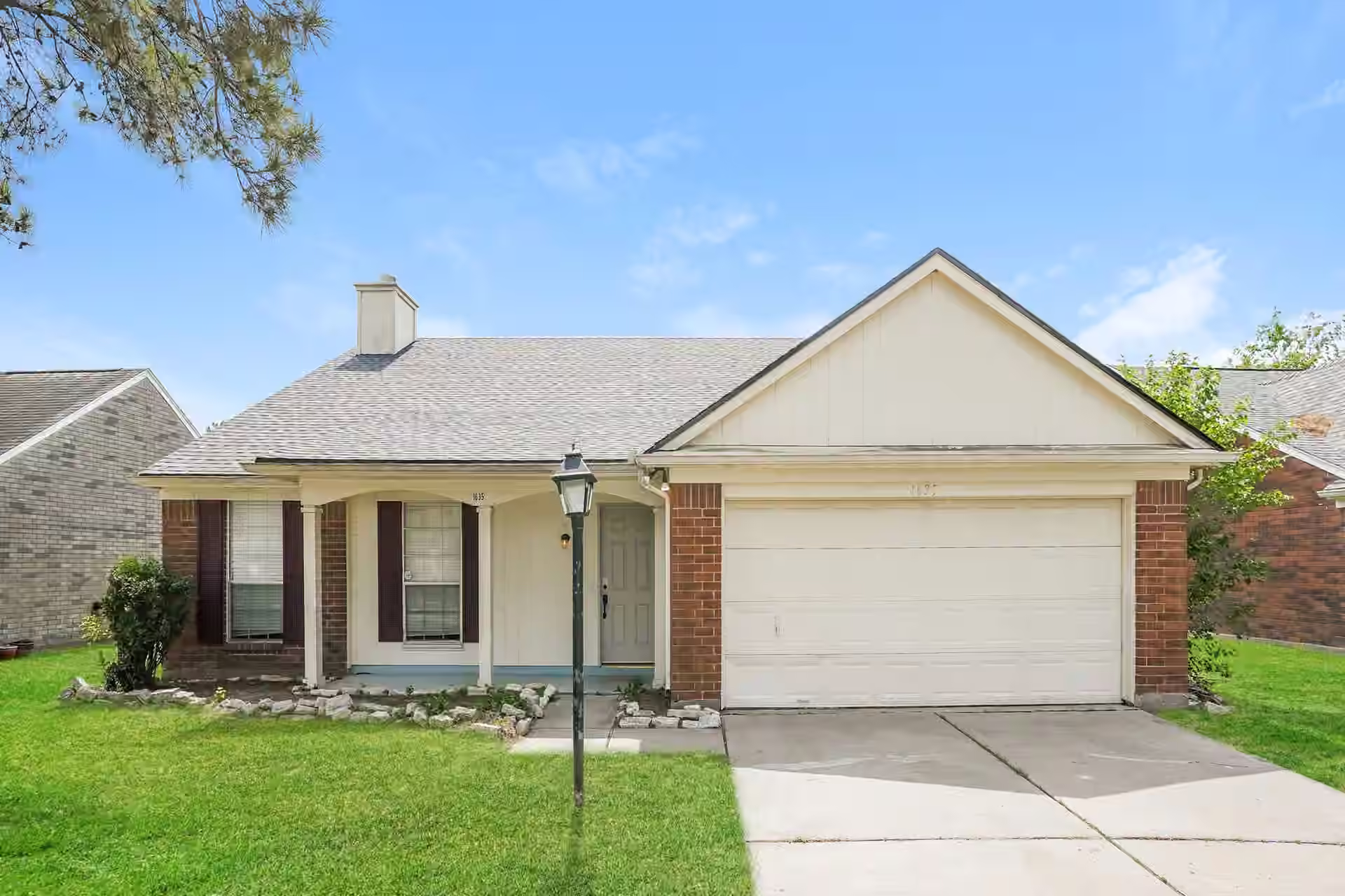 Photo of 1635 Ridgebriar Drive, Houston, TX