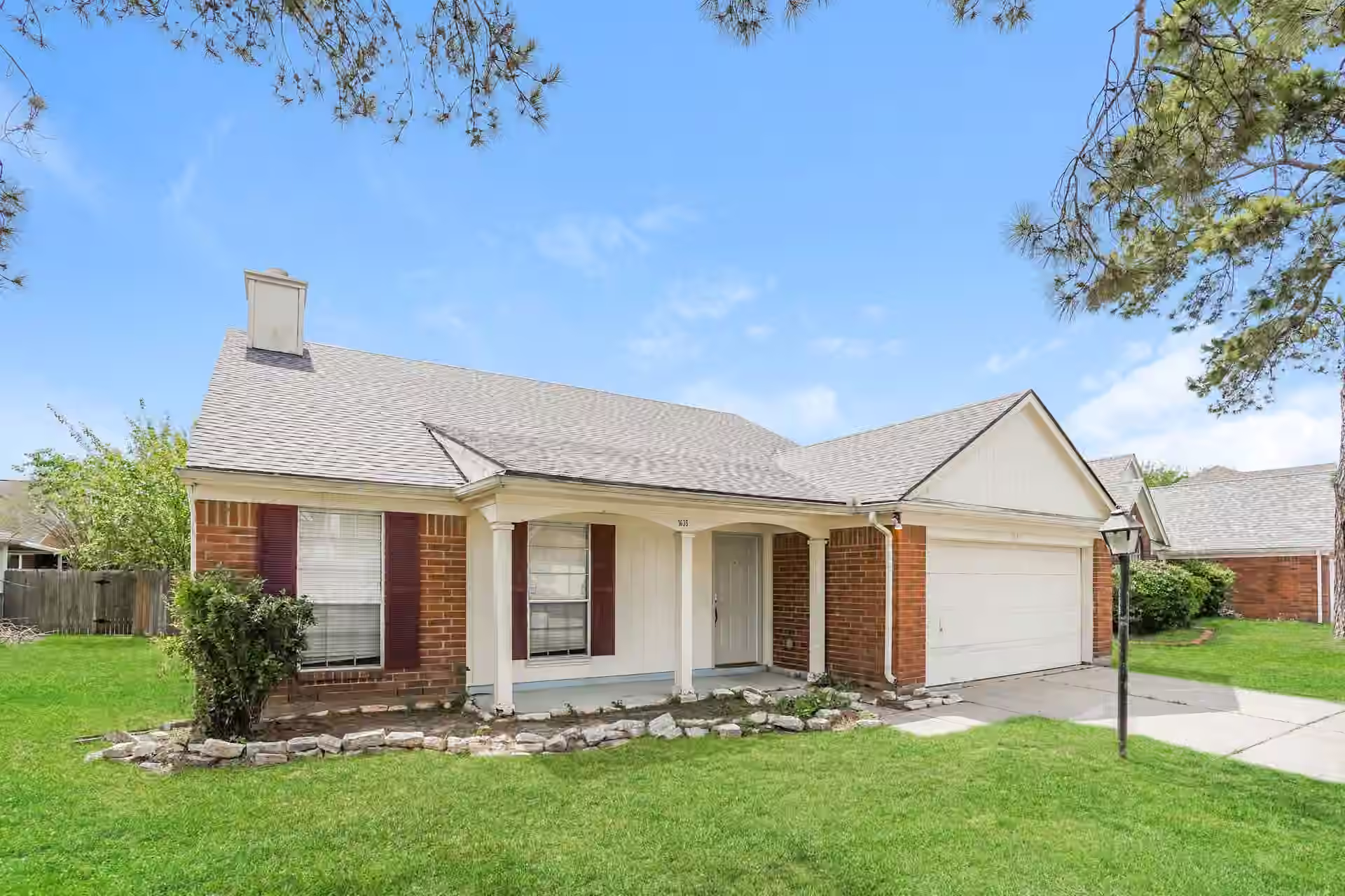 Photo 2 of 1635 Ridgebriar Drive, Houston, TX