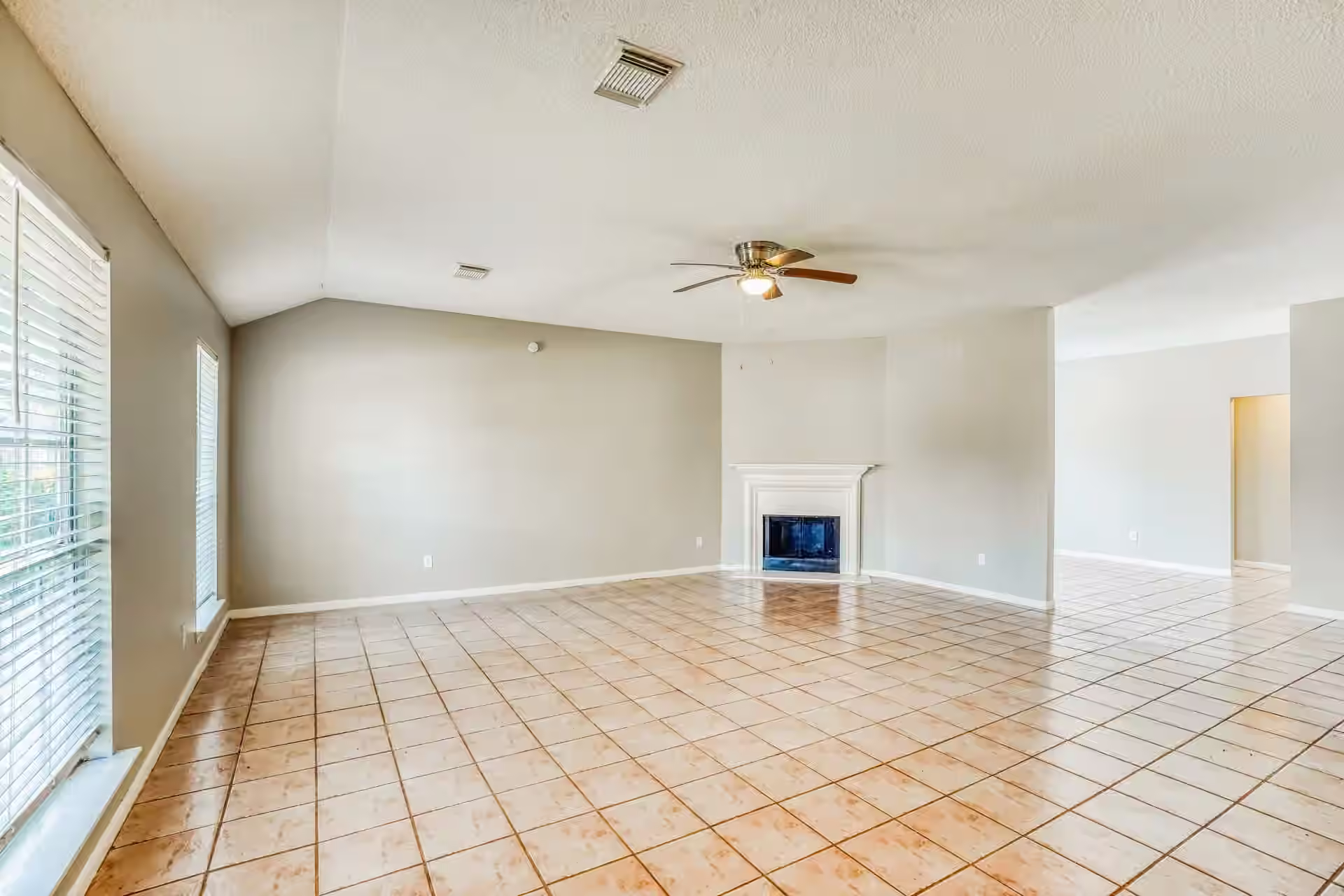 Photo 4 of 1635 Ridgebriar Drive, Houston, TX