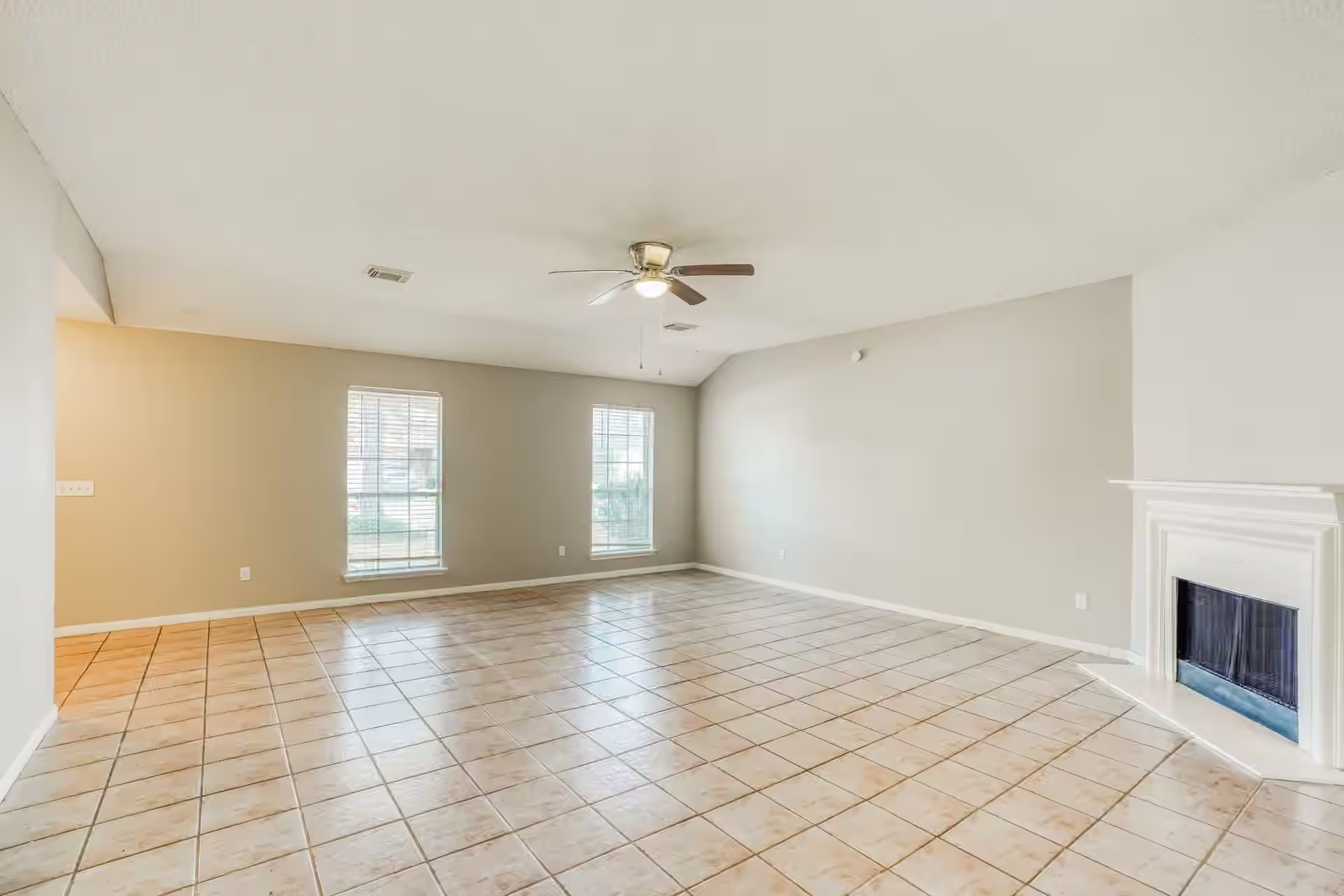 Photo 5 of 1635 Ridgebriar Drive, Houston, TX