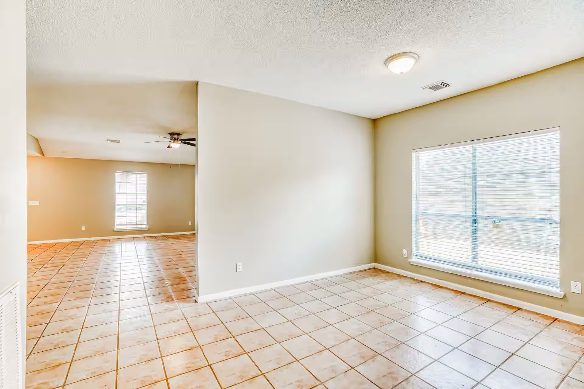 Photo 7 of 1635 Ridgebriar Drive, Houston, TX
