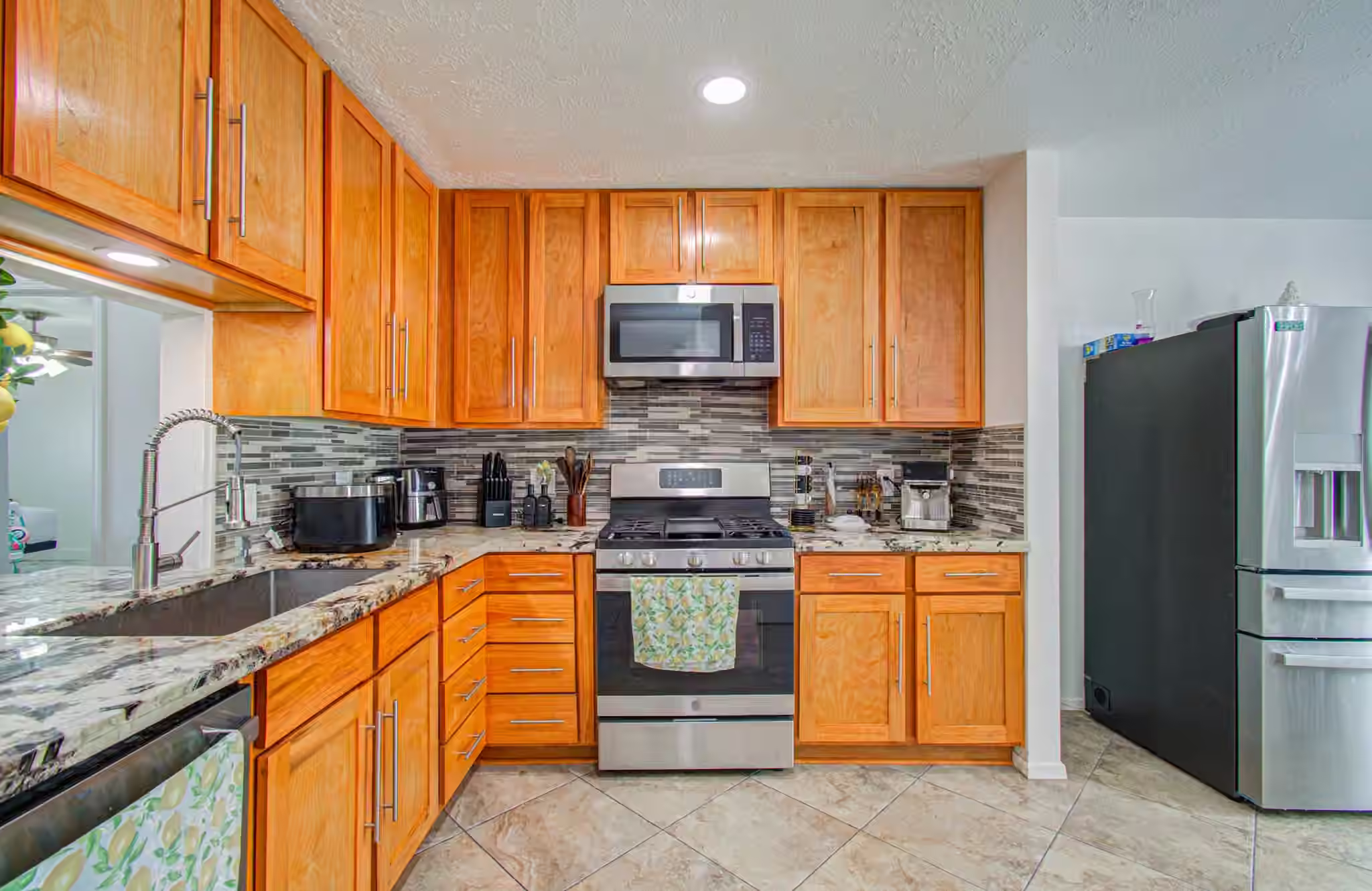Photo 5 of 16127 Forest Way Drive, Houston, TX