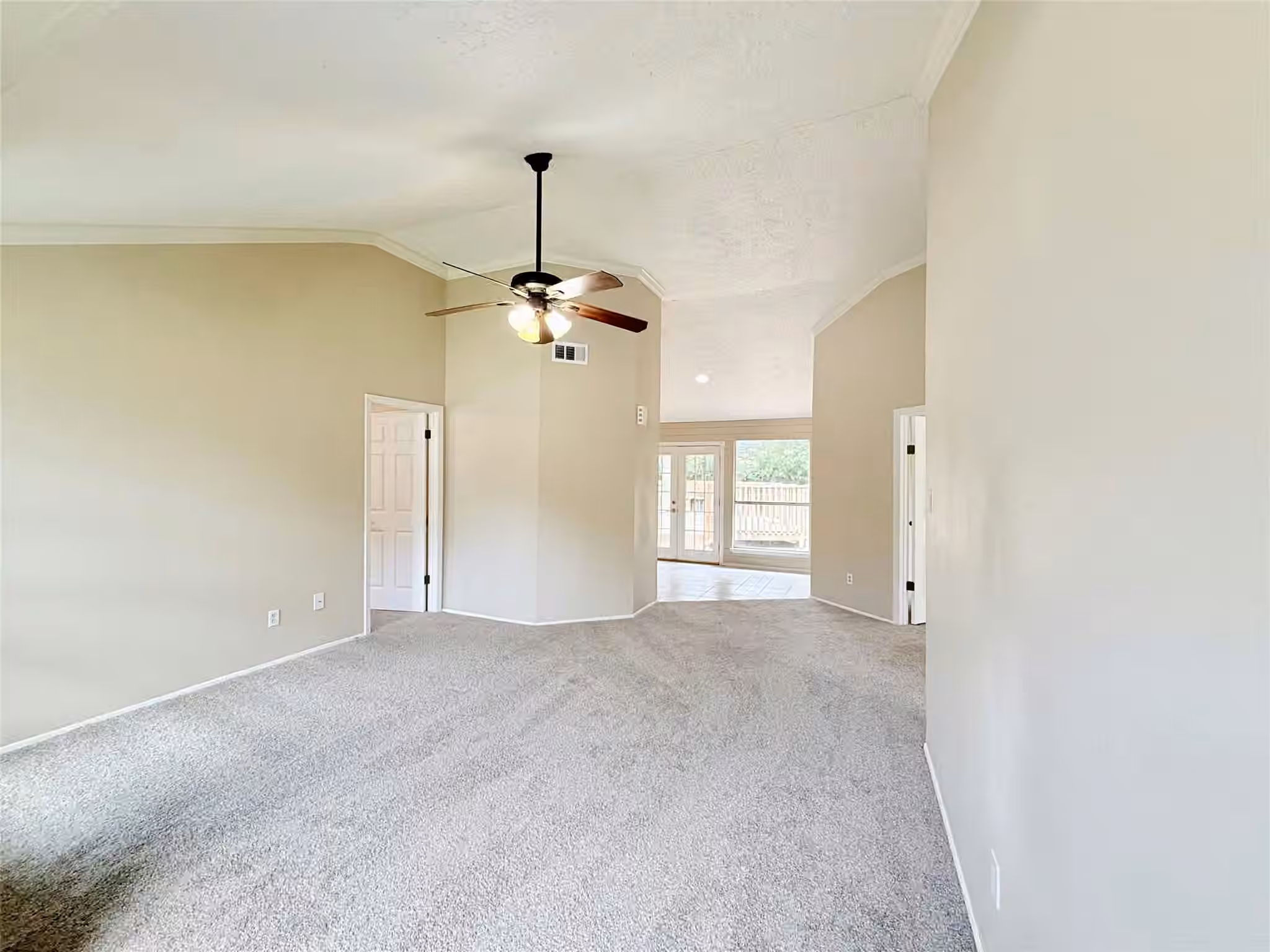 Photo 3 of 1014 Pimlico Drive, Pearland, TX