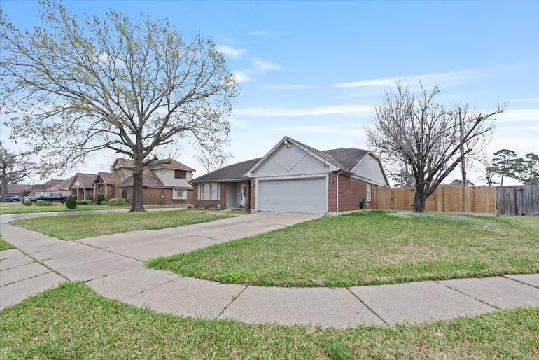 Photo 2 of 151 E Forest Lane, Houston, TX