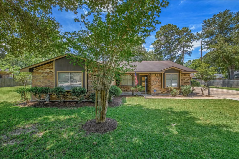 Photo of 19023 Lakeshire Street, Humble, TX 77346