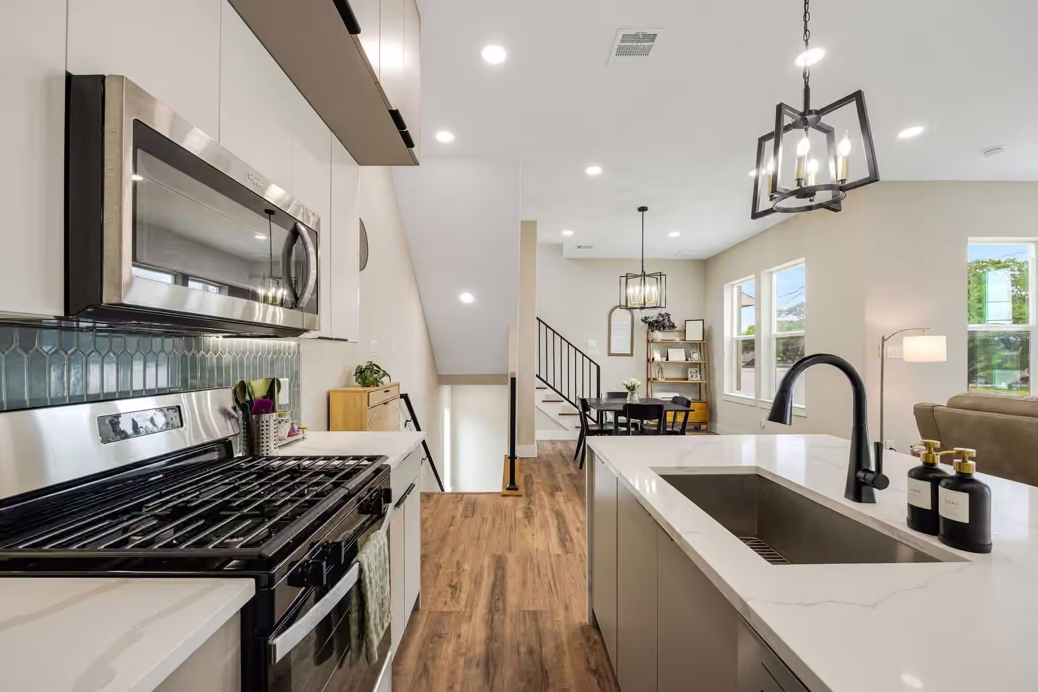 Photo 6 of 355 Cavalcade Street, Houston, TX