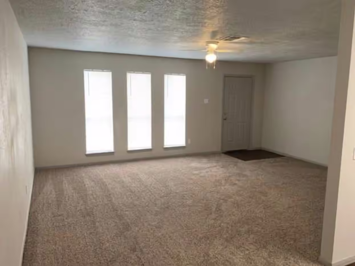 Photo 4 of 8711 Valley Pond Court, Houston, TX