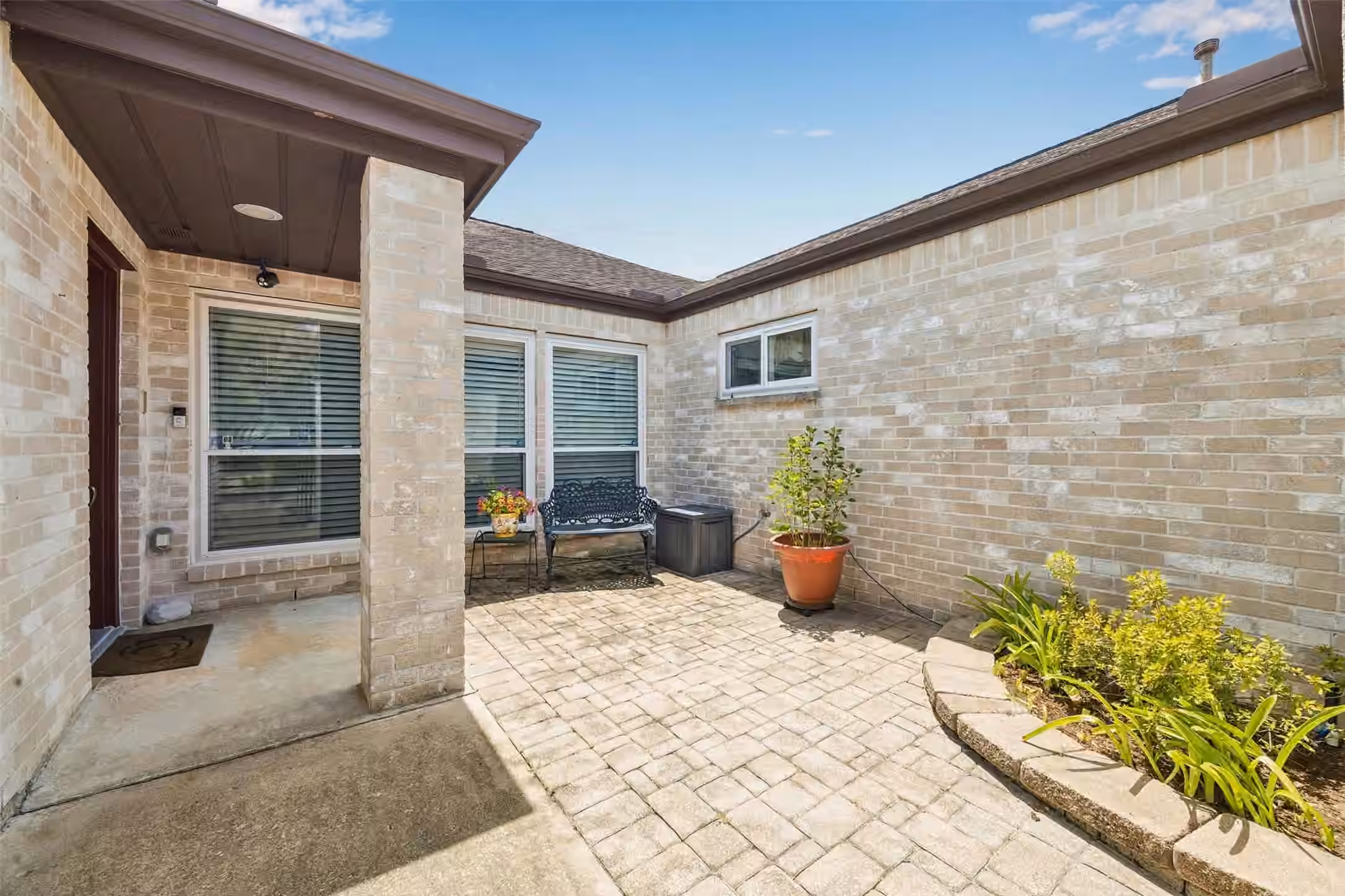 Photo 2 of 12507 Rocky Knoll Drive, Houston, TX