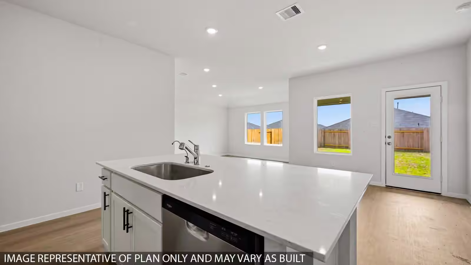 Photo 5 of 16534 Pinecove Grove Lane, Magnolia, TX