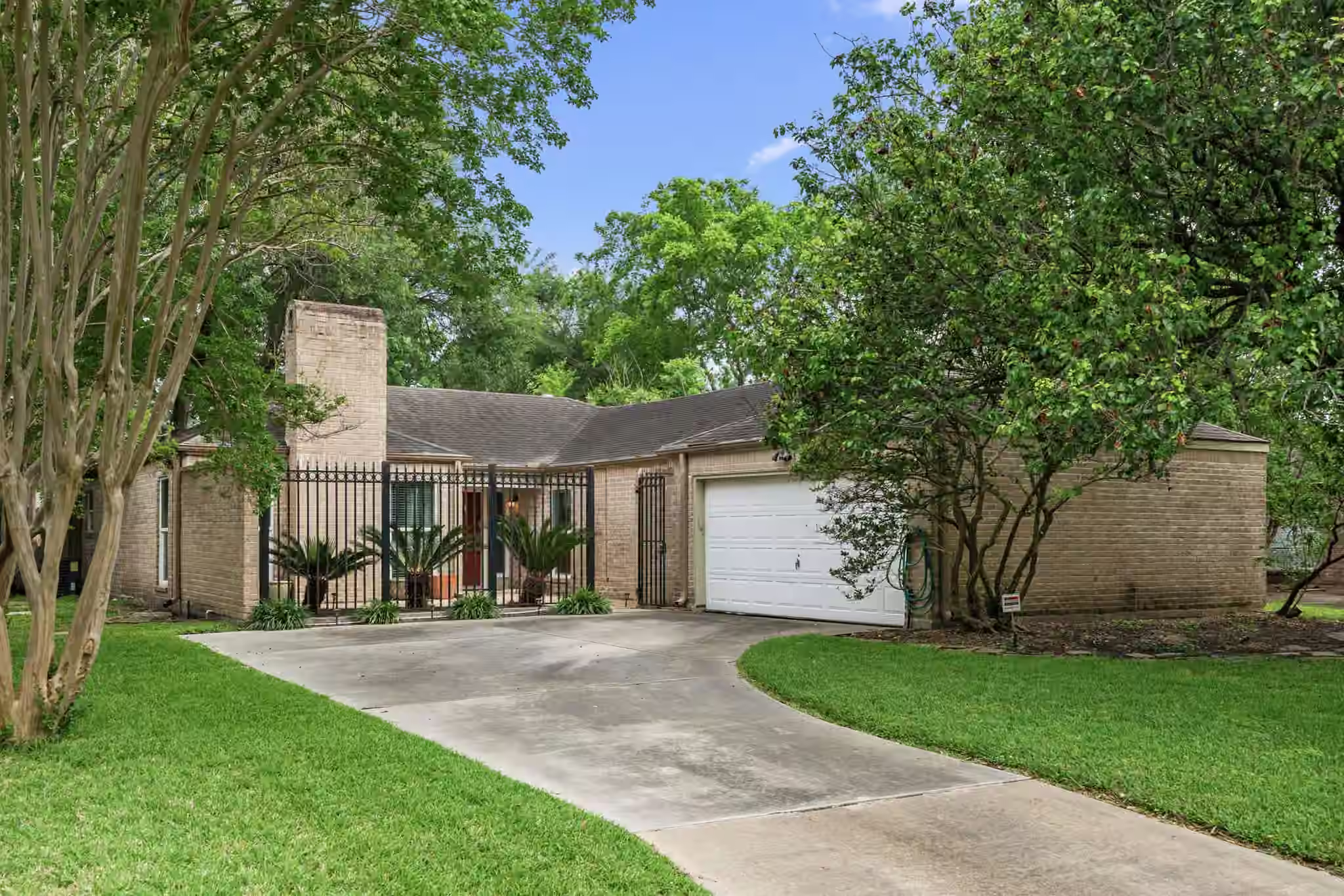 Photo of 2103 Cherry Bend Drive, Houston, TX