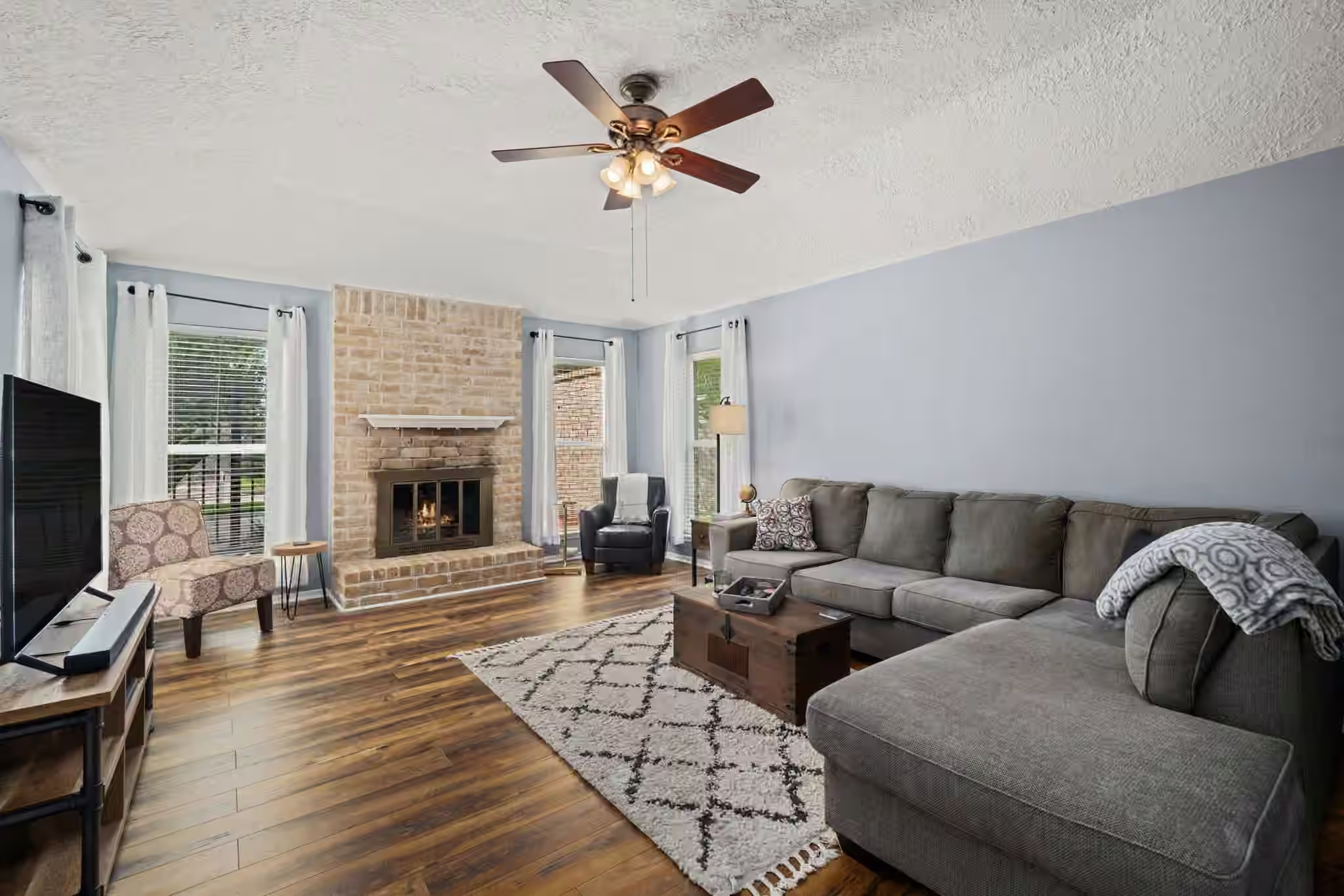 Photo 5 of 2103 Cherry Bend Drive, Houston, TX
