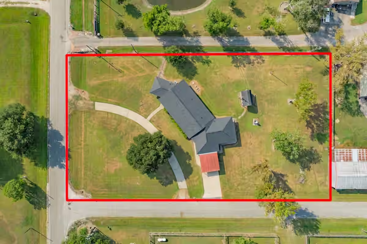 Photo 4 of 2922 County Road 209, Danbury, TX