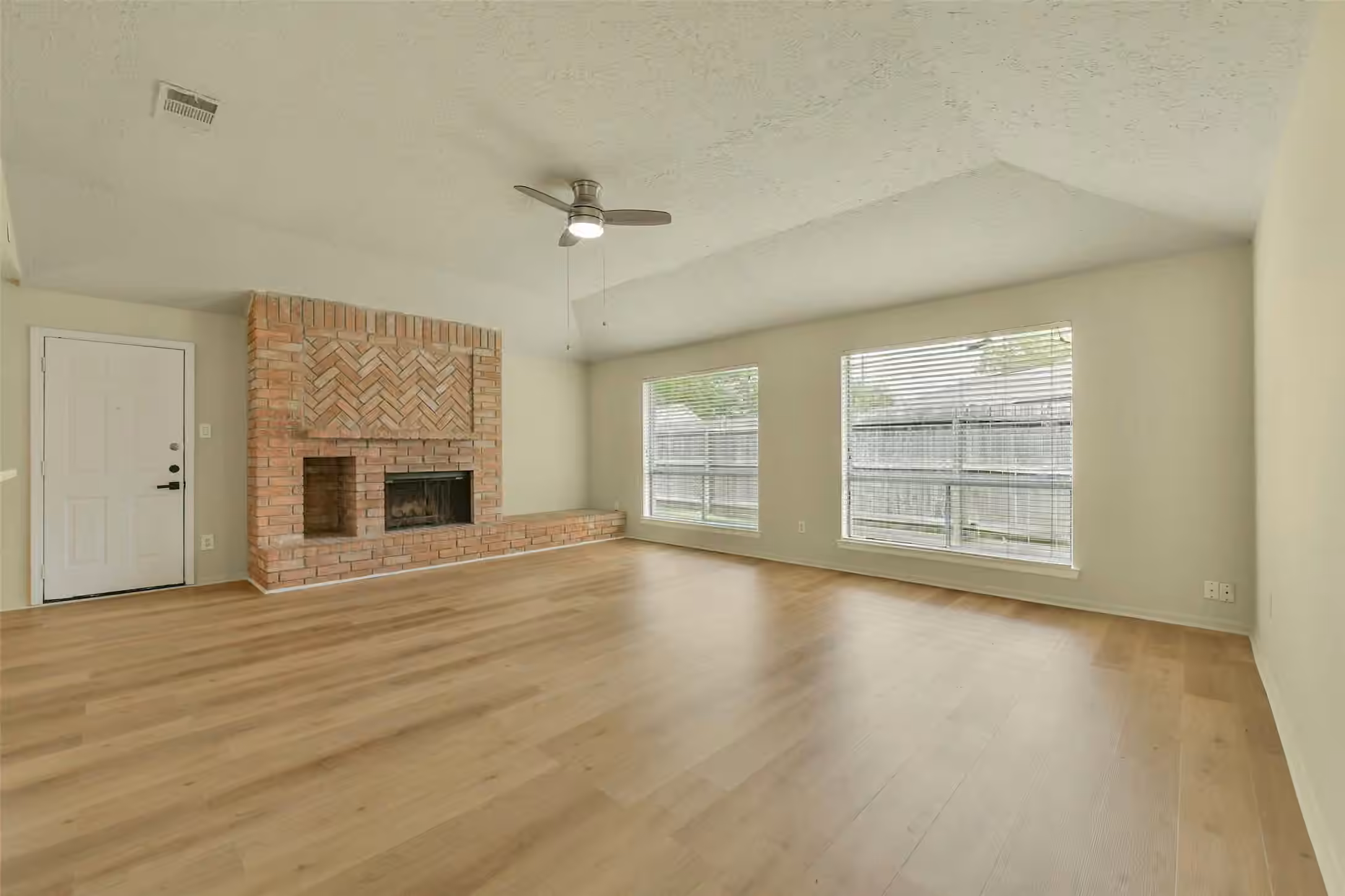 Photo 2 of 2775 Glen Haven Drive, League City, TX